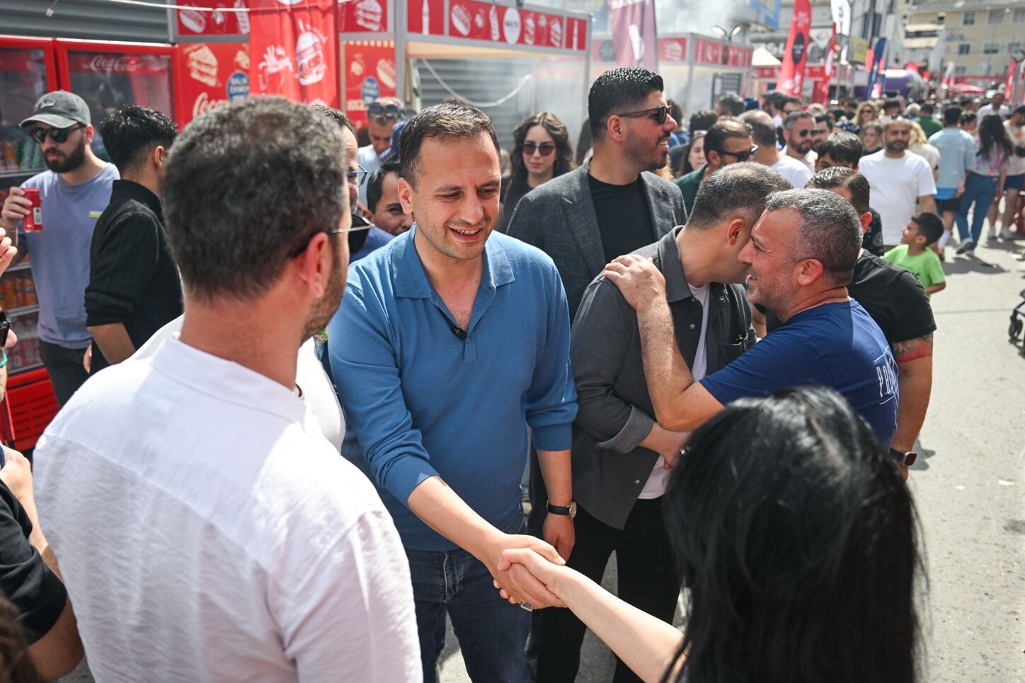 Bornova 3. Sanayi Sitesi’nde Bu Yıl Ilk Kez Düzenlenen “Sanayi Street Food Fest”, Sokak Lezzetleri, Müzik Etkinlikleri Ve Sosyal Buluşmaları Bir Araya Getirerek Yoğun Ilgi Gördü. (5)