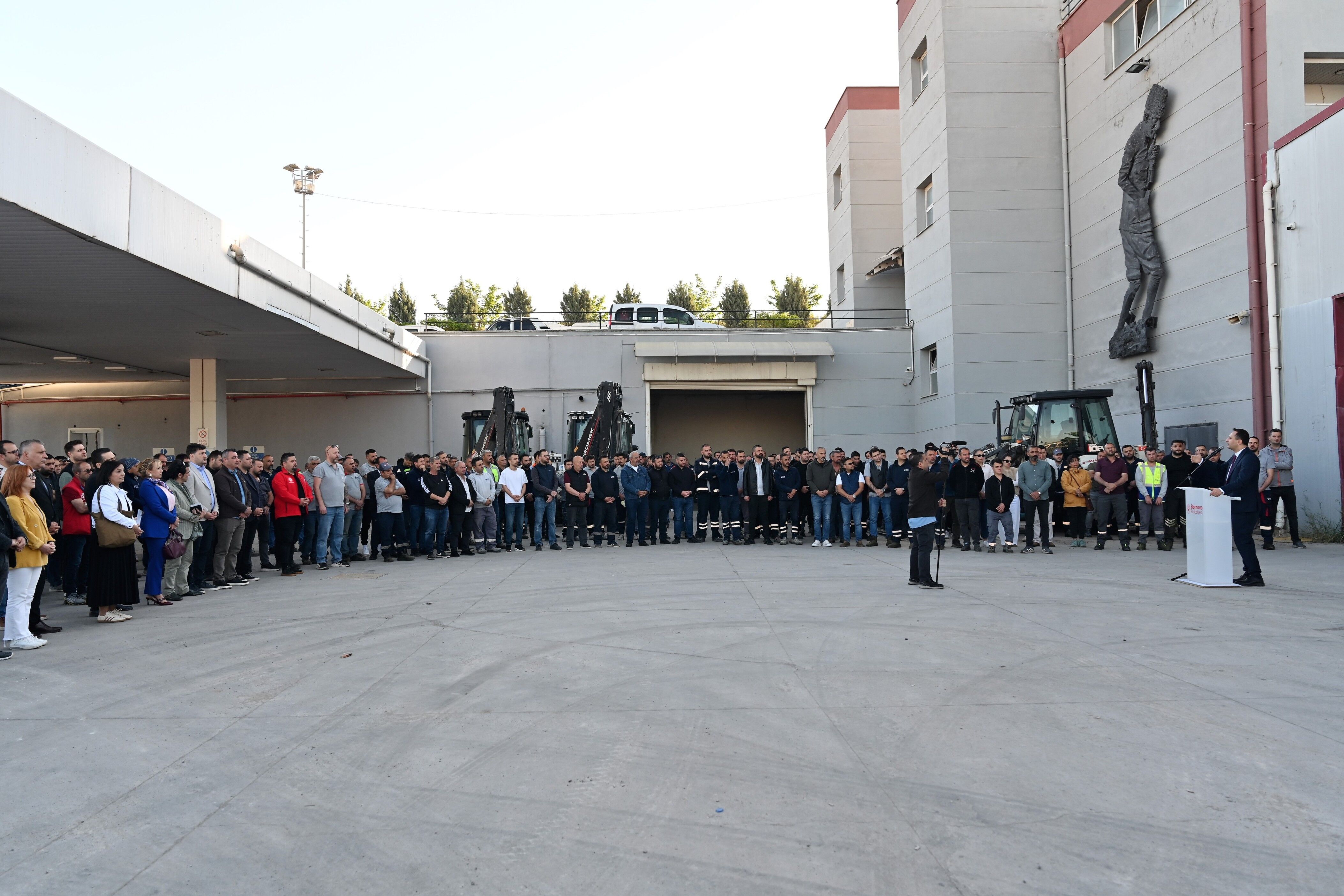 Bornova’da 1 Mayıs’ta Eşki Işçilerle Şantiyede Buluştu (2)