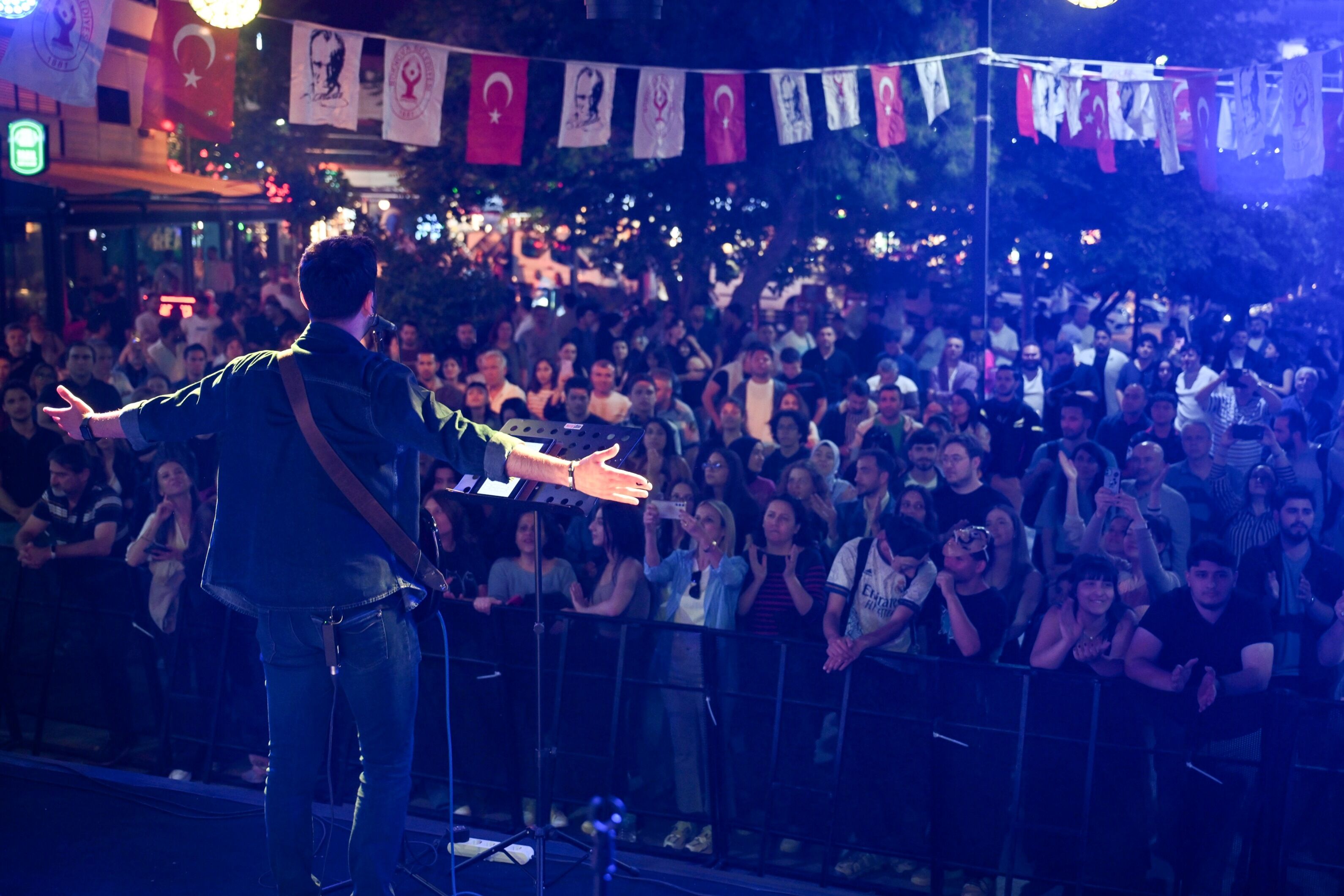 Bornova’da Gençlik Haftası Sahnesi Yerel Sanatçılara Emanet (1)-1