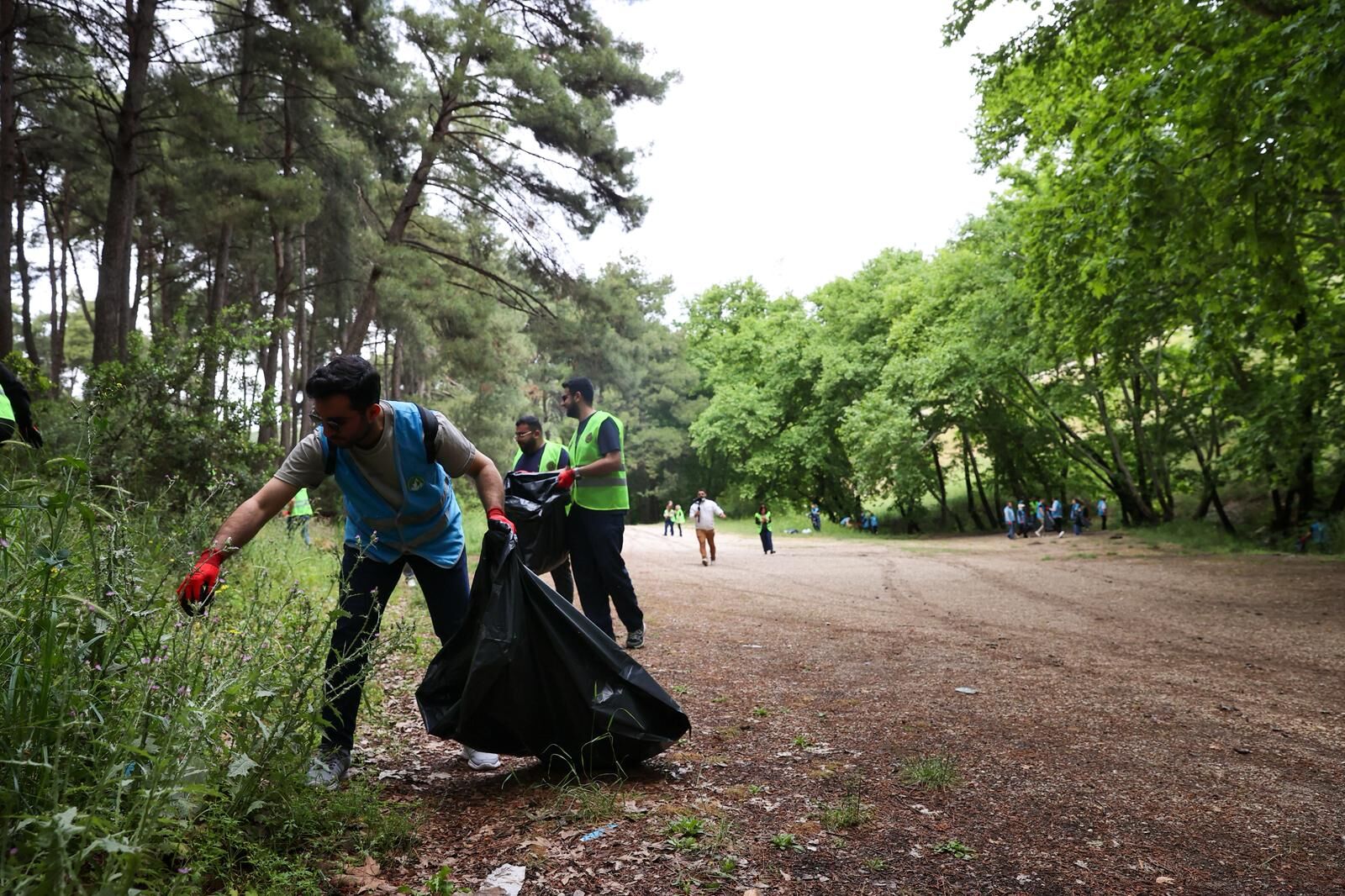 Buca’da Çevre Duyarlılığını Artırmak Ve Doğal Yaşam Alanlarını Korumak Amacıyla Gönüllüler Bir Araya Gelerek Temizlik Çalışması Gerçekleştirdi. (5)
