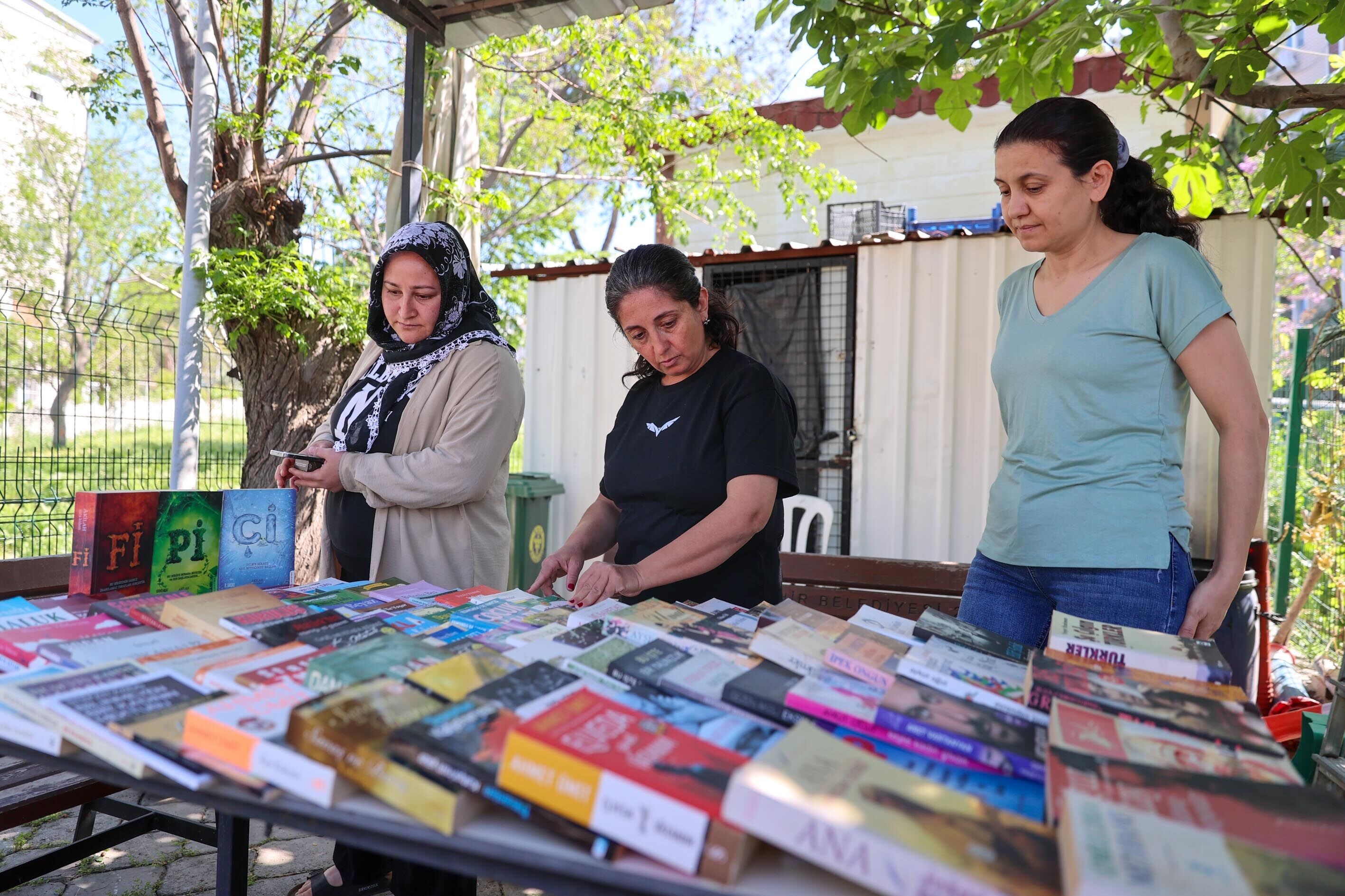 Buca’da 'Kitap Değişim Günleri' Projesi Başladı (1)