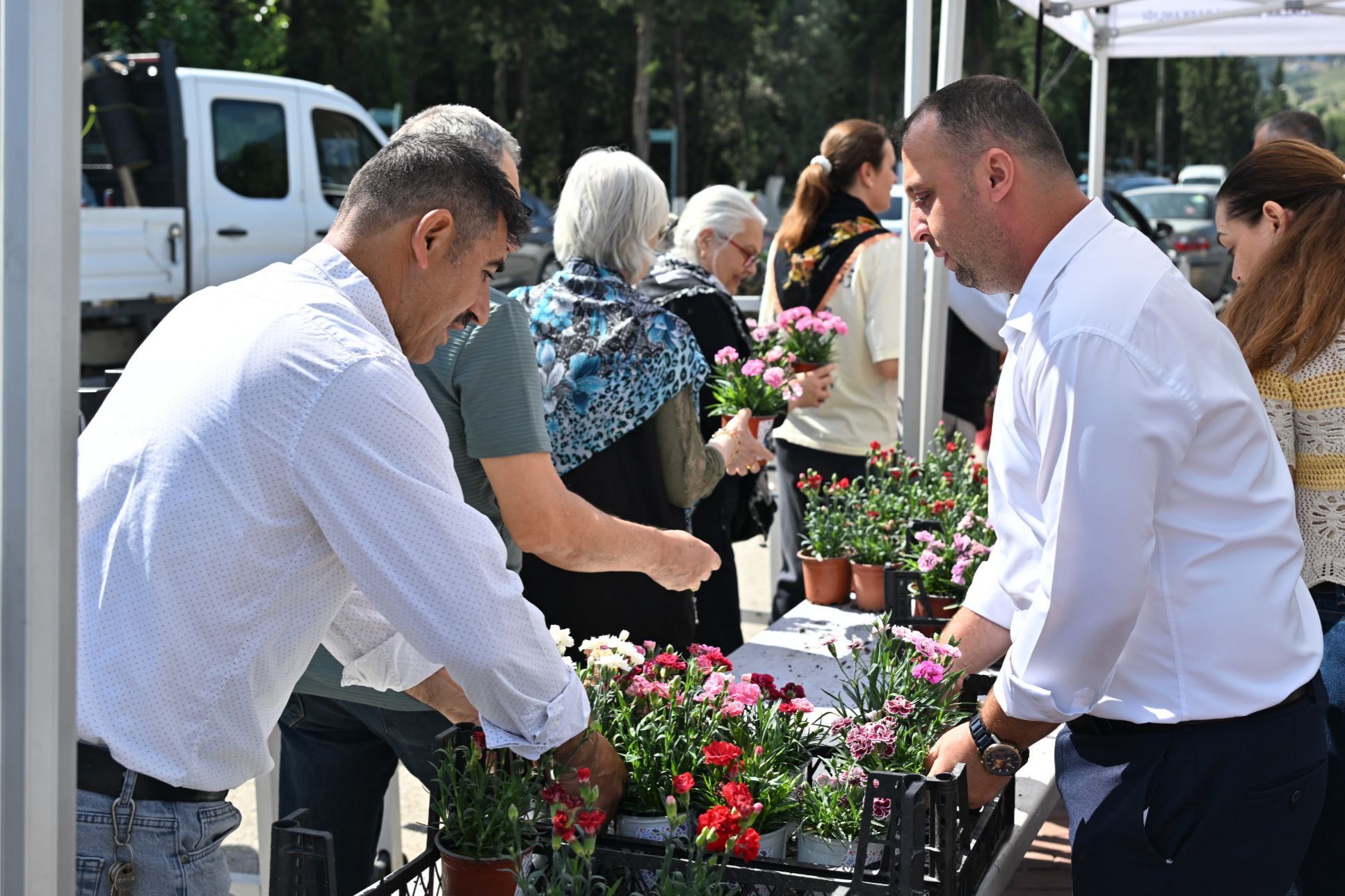 Büyükşehir’den Mezarlıklarda Bayram Öncesi Anlamlı Hizmet (1)