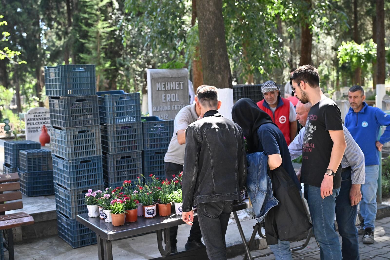 Büyükşehir’den Mezarlıklarda Bayram Öncesi Anlamlı Hizmet (7)