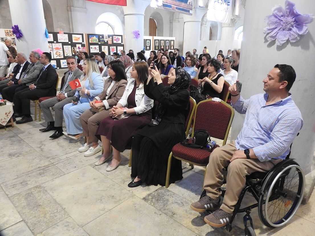 Çeşme’de 10 16 Mayıs Engelliler Haftası Kapsamında, İlçe Milli Eğitim Müdürlüğü Tarafından Tarihi Aya Haralambos Kilisesi’nde Farkındalık Etkinliği Düzenlendi (3)