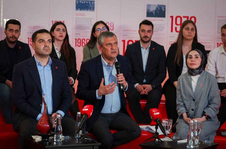 Chp Genel Başkanı Özel Gençlerle Bir Araya Geldi (3)