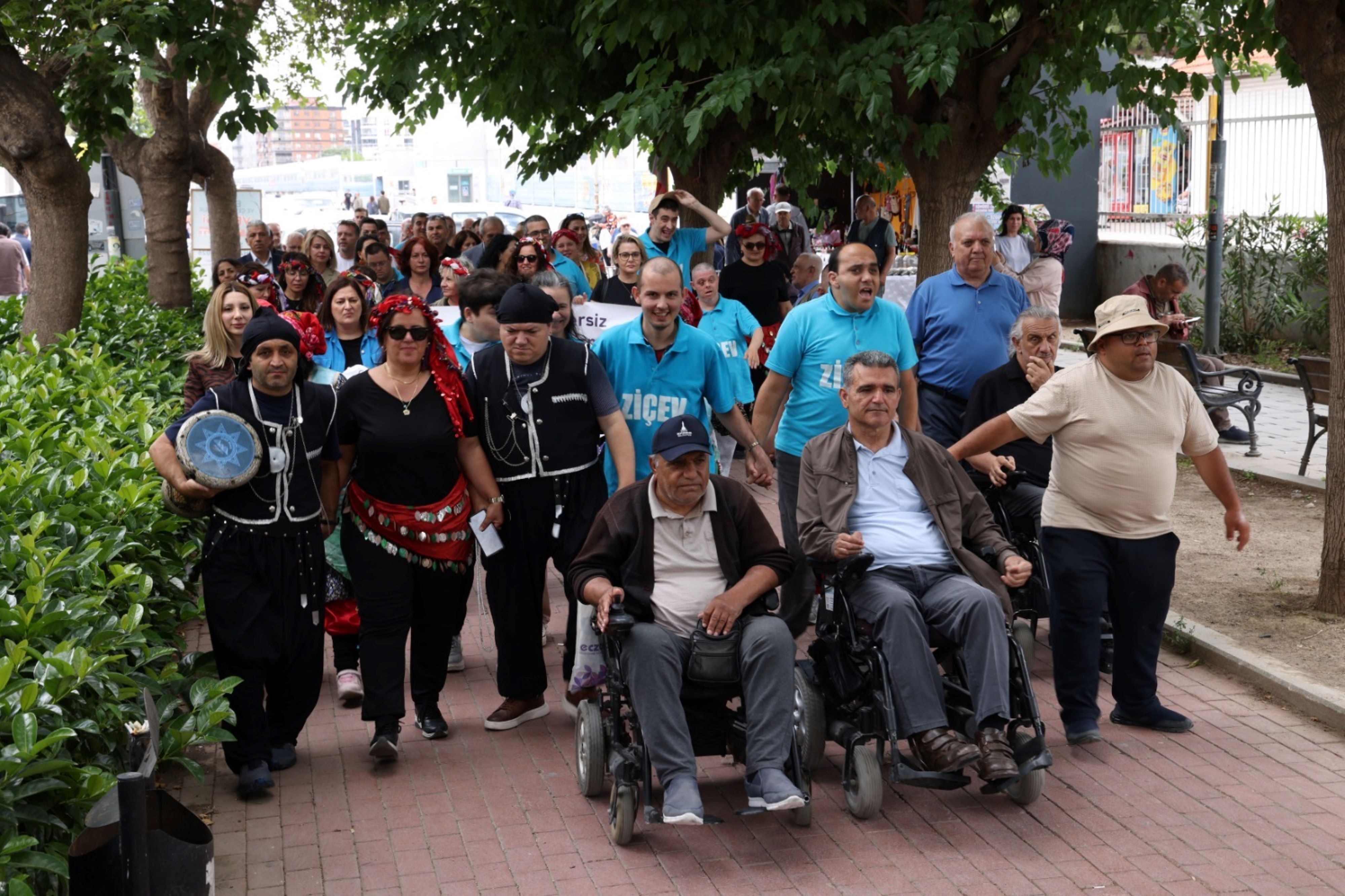 Çiğli Belediyesi, Engelliler Haftası Kapsamında Düzenlediği “Engelsiz Şenlik” Etkinliğinde Türkiye Zihinsel Yetersiz Çocukları Yetiştirme Ve Koruma Vakfı (Zi̇çev) Öğrencileriyle Bir Araya Geldi. (7)