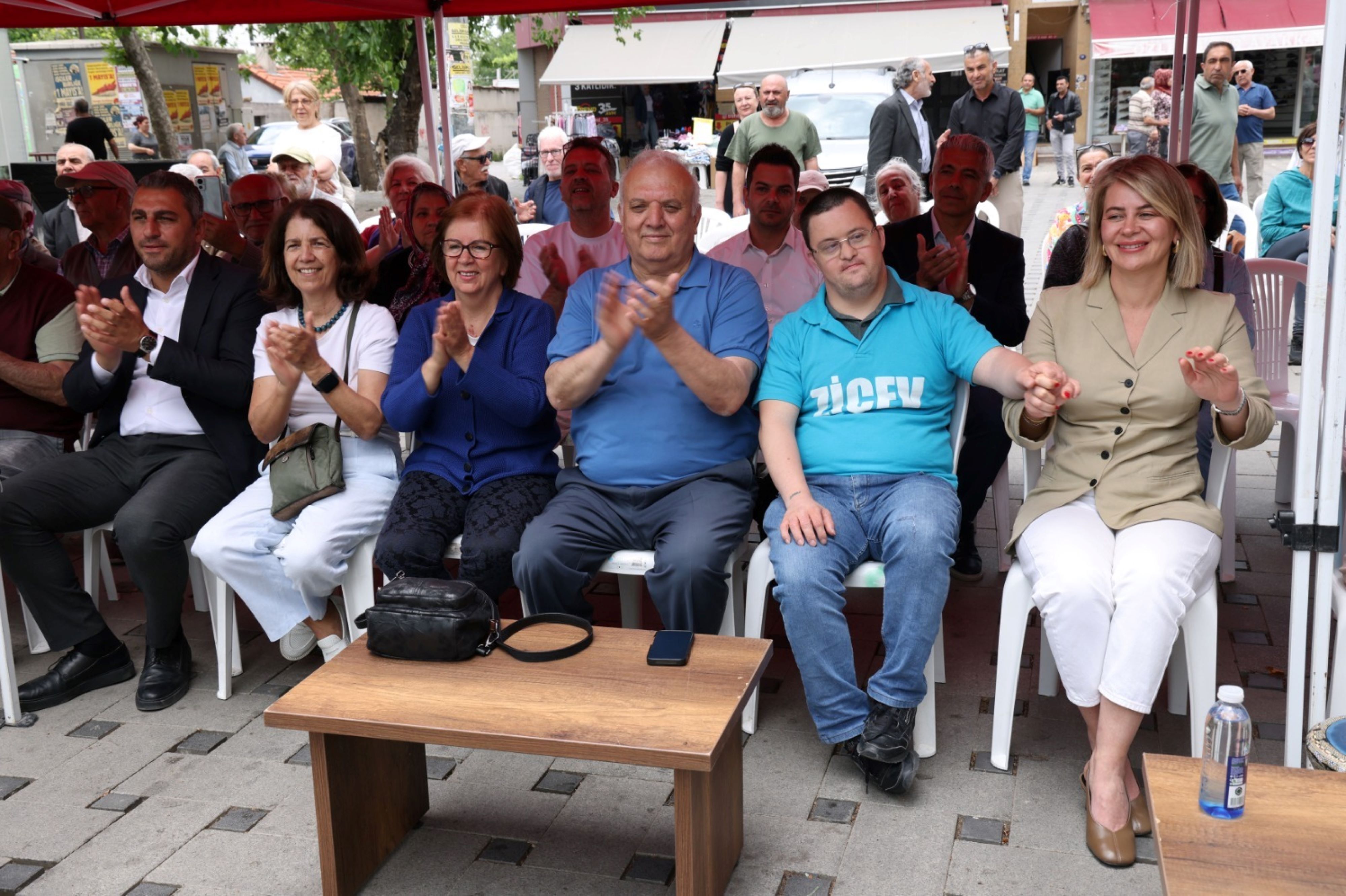Çiğli Belediyesi, Engelliler Haftası Kapsamında Düzenlediği “Engelsiz Şenlik” Etkinliğinde Türkiye Zihinsel Yetersiz Çocukları Yetiştirme Ve Koruma Vakfı (Zi̇çev) Öğrencileriyle Bir Araya Geldi. (8)