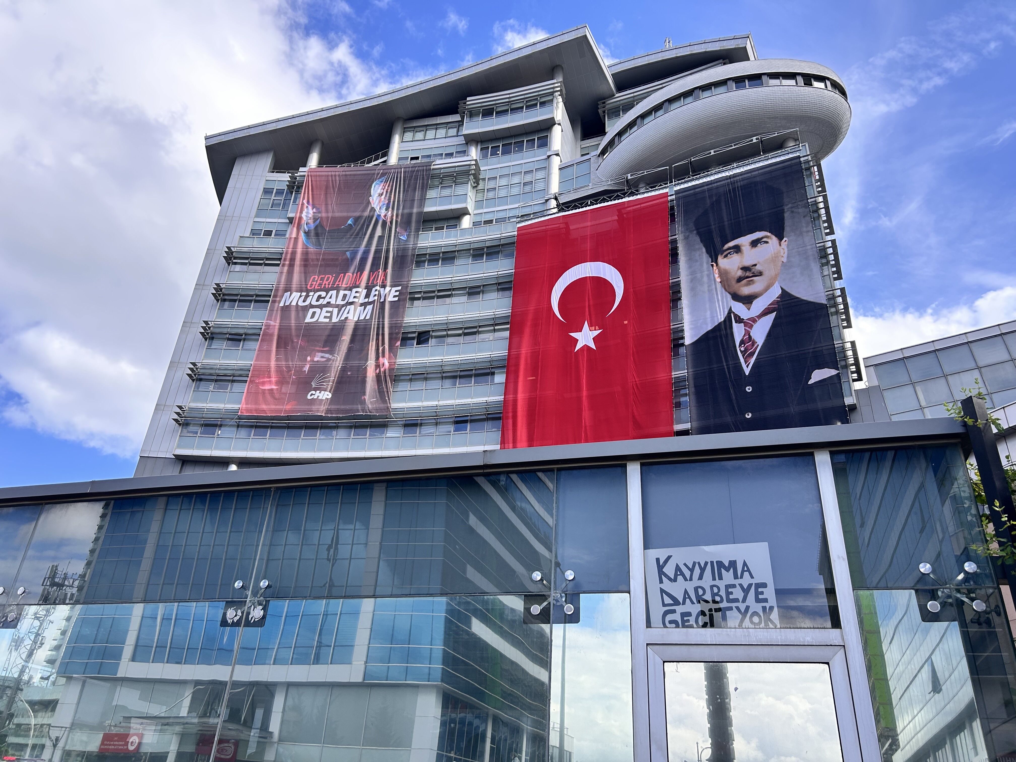 Cumhuriyet Halk Partisi (Chp) Genel Merkezi Önünde (1)-1