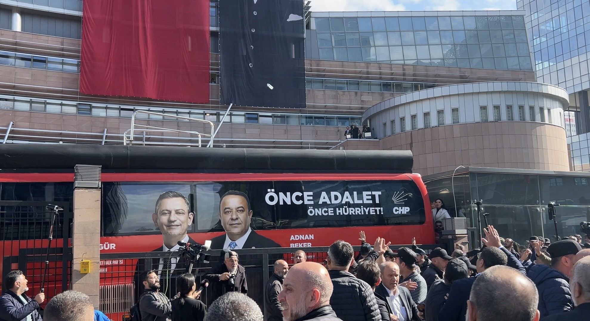 Cumhuriyet Halk Partisi (Chp) Genel Merkezi Önünde (2)