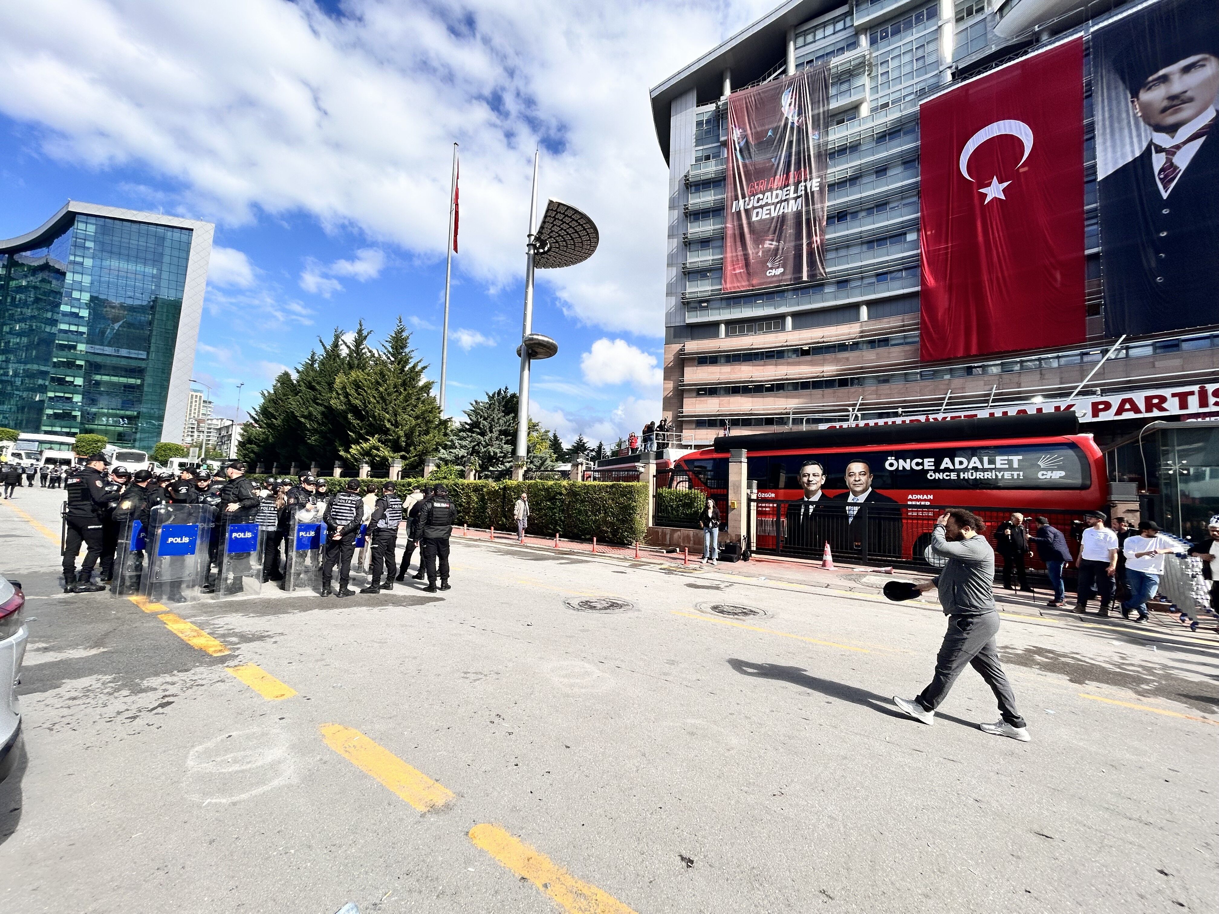 Cumhuriyet Halk Partisi (Chp) Genel Merkezi Önünde (3)
