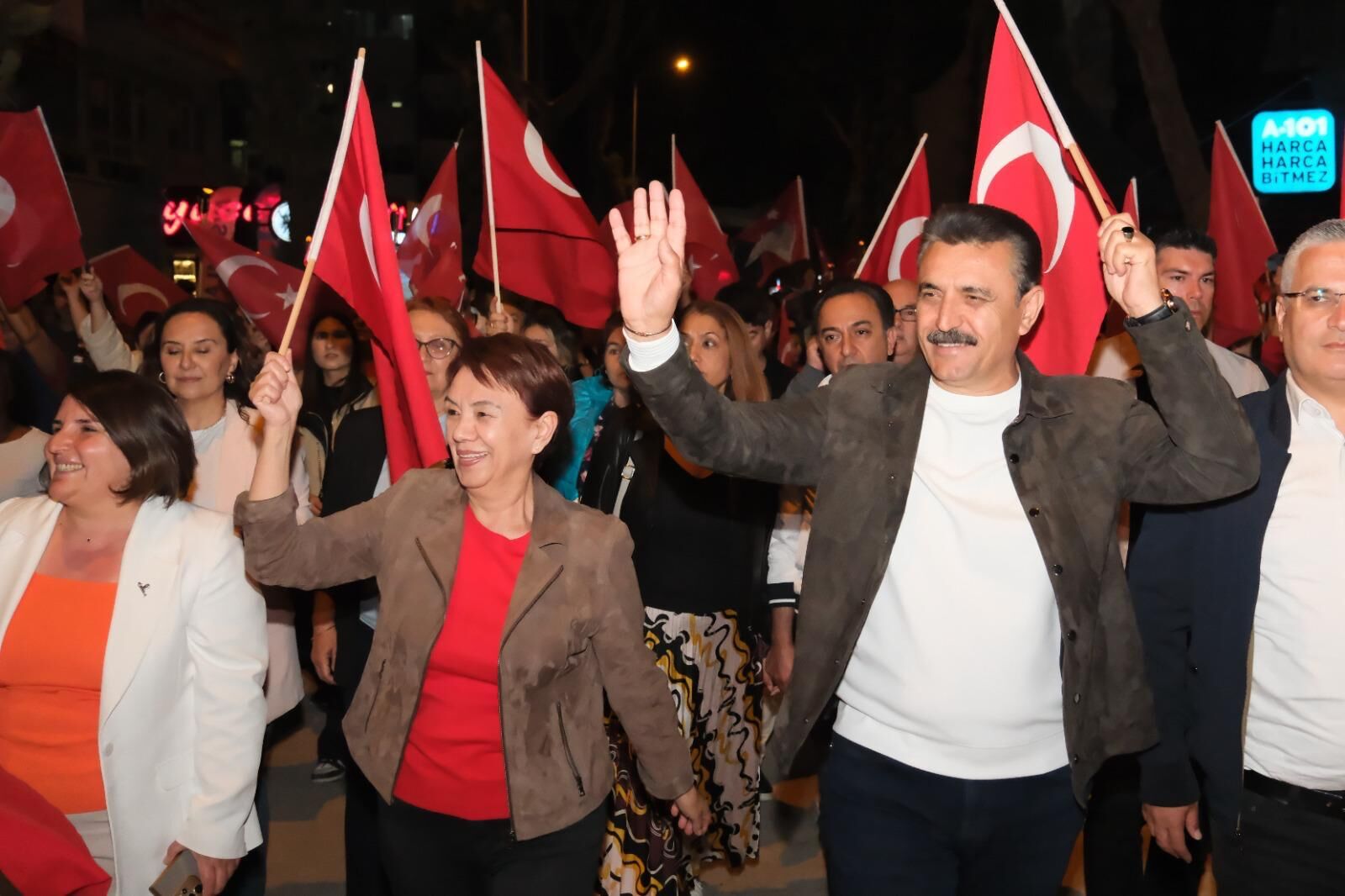 Dikili’de 19 Mayıs Coşkusu Meydanlara Taştı (2)