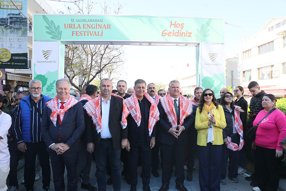 Enginar Festivali Urla Sokaklarını Renklendirdi (1)