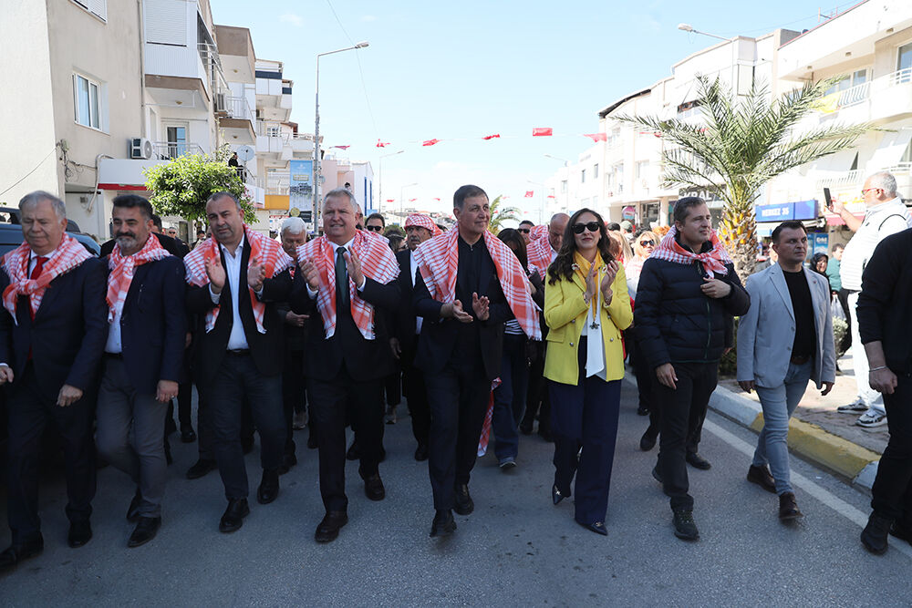 Enginar Festivali Urla Sokaklarını Renklendirdi (11)