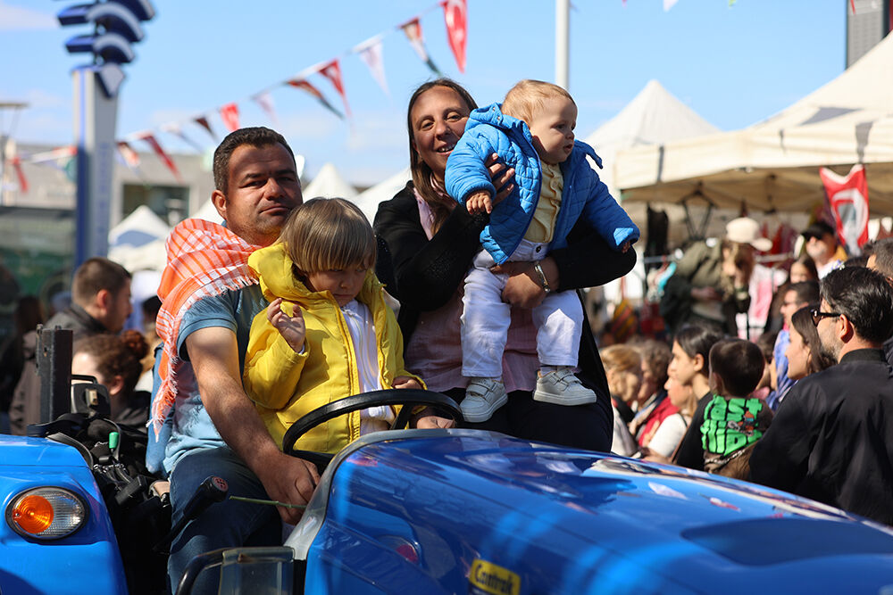 Enginar Festivali Urla Sokaklarını Renklendirdi (7)
