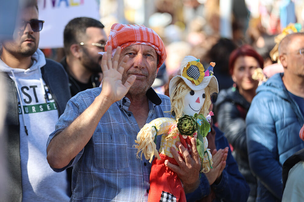 Enginar Festivali Urla Sokaklarını Renklendirdi (8)