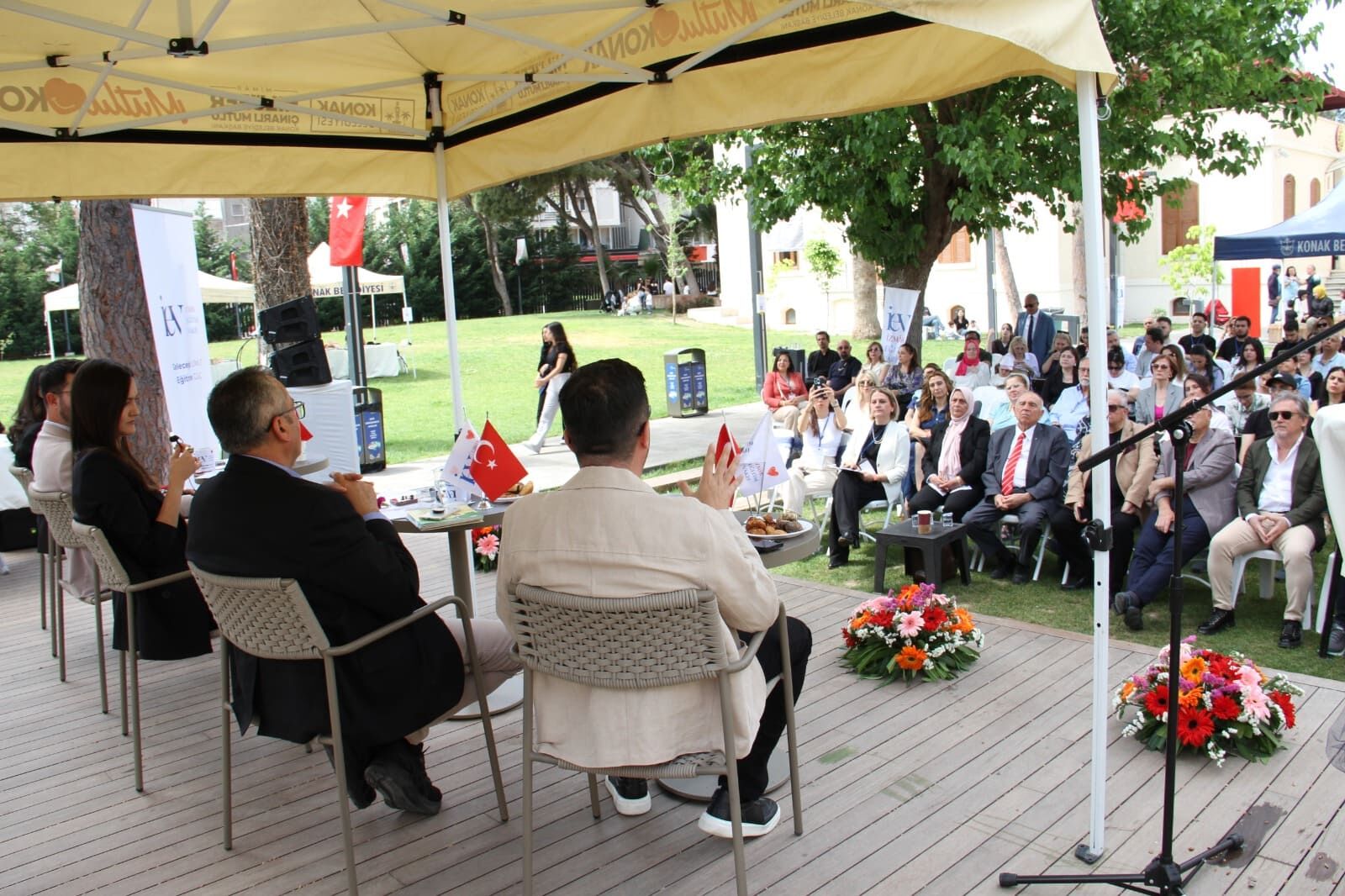 Gençlerin Sessiz Mücadelesi İzmir’de Gündeme Taşındı (4)
