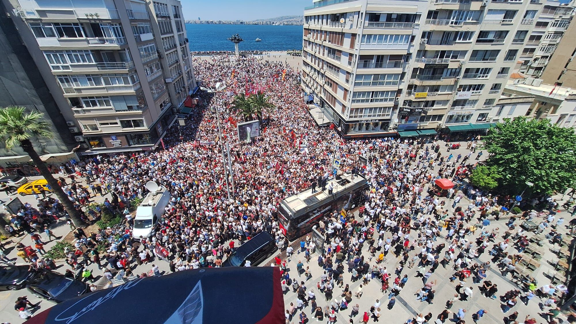 Gözler İzmir’de! Özgür Özel Halka Seslenecek (3)