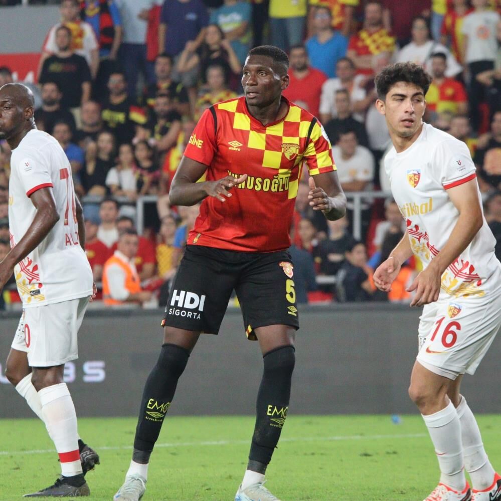 Göztepe'de Heli̇ton Dönemi̇ Bi̇tti̇!2