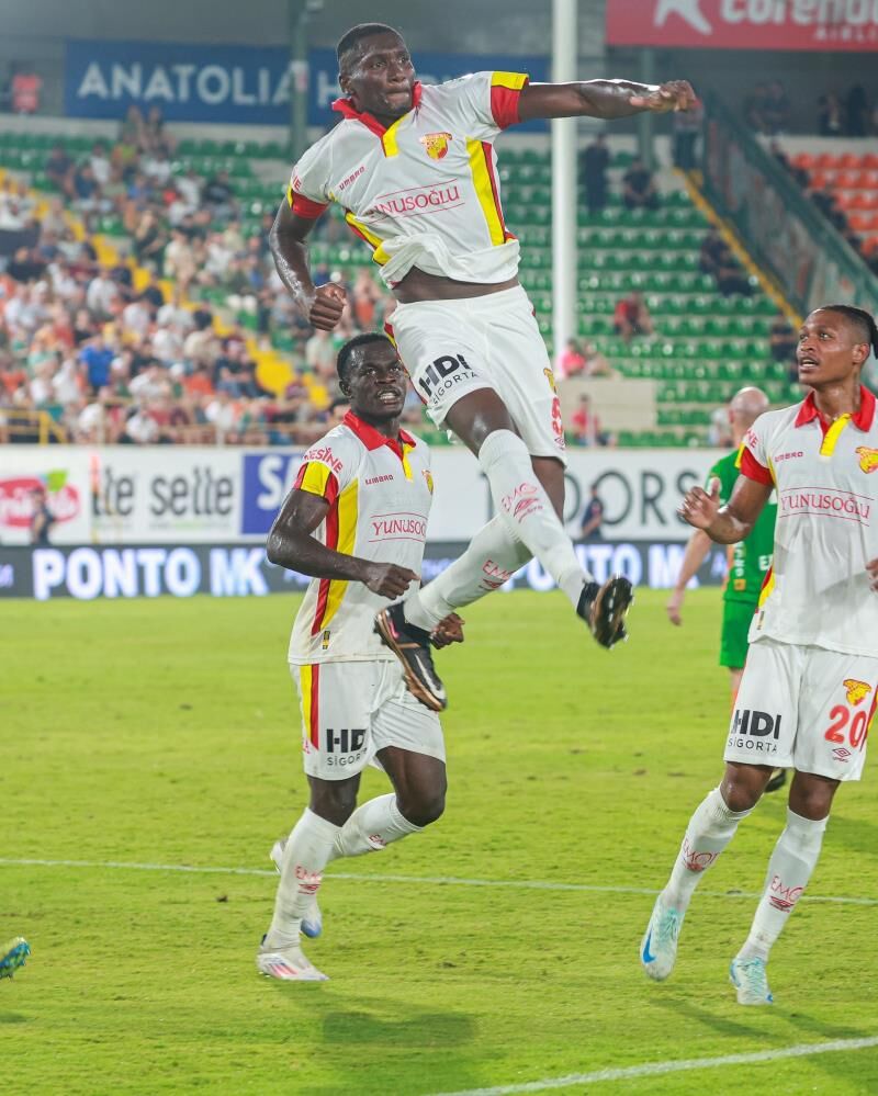 Göztepe'de Heli̇ton Dönemi̇ Bi̇tti̇!3