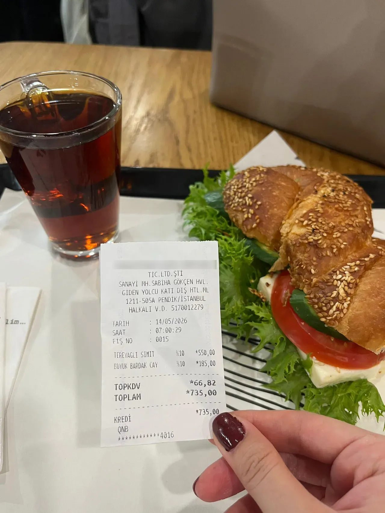 Havalimanında 'Ağızları Açık Bırakan' Fatura! Çay Ve Sandviçin Fiyatı Gündem Oldu1