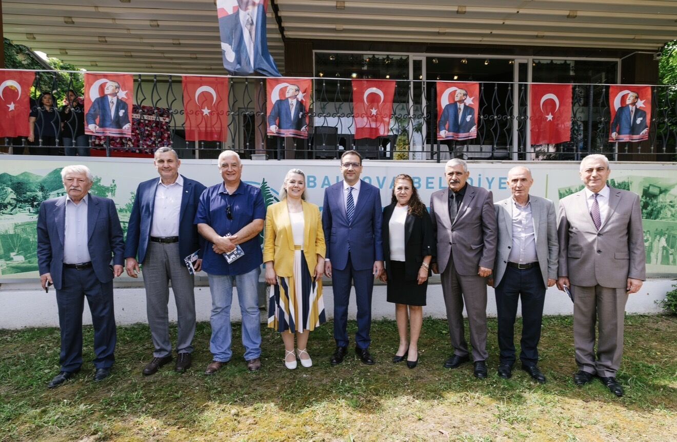 Balçova Belediyesi ile mahalle muhtarları arasında ortak hizmet protokolü imzalandı. İş birliğiyle mahalle hizmetlerinin daha hızlı yürütülmesi hedefleniyor.-1