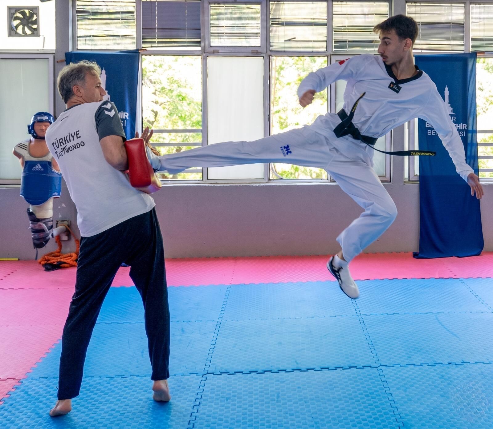 İzmir Büyükşehir Belediyesi Spor Kulübü’nün (3)