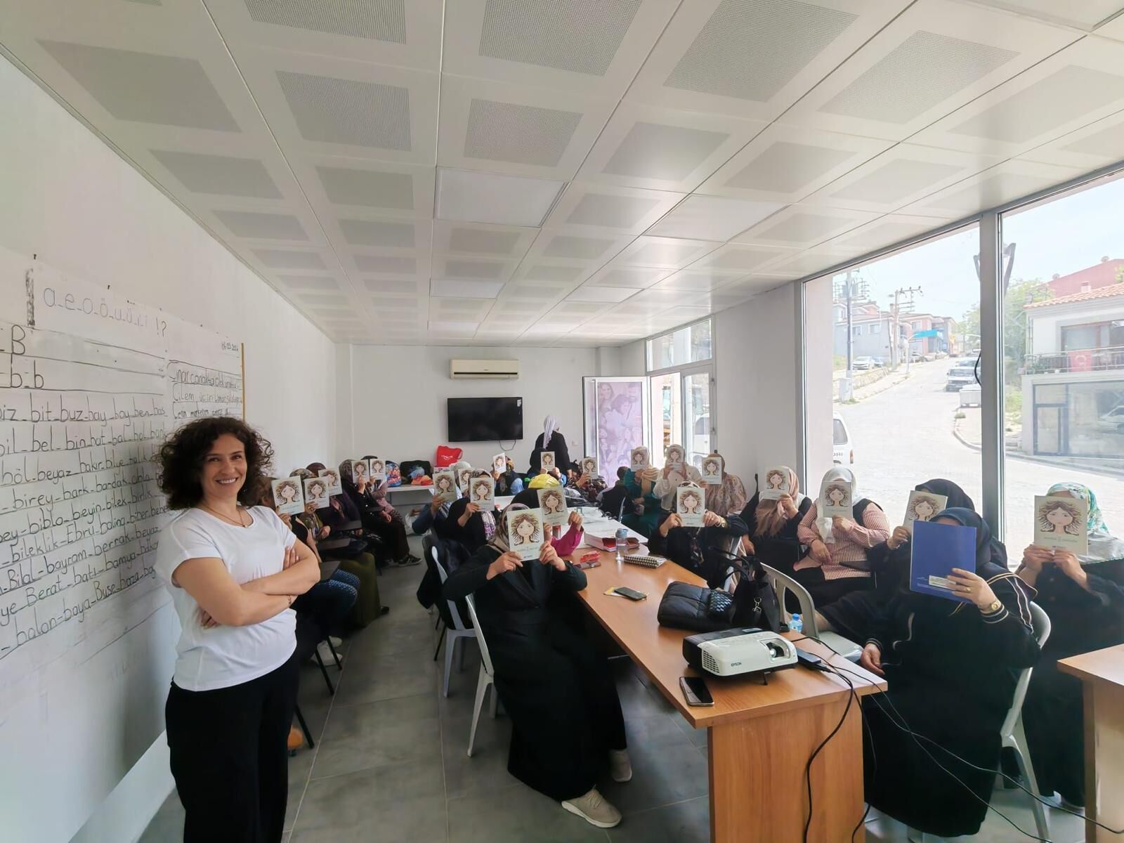 İzmir Büyükşehir Belediyesi’nin Kadın Sağlığı Seminerleri, 30 Ilçede Kadınların Sağlık Alanında Doğru Bilgiye Erişimini Desteklemeyi Hedefliyor (1)