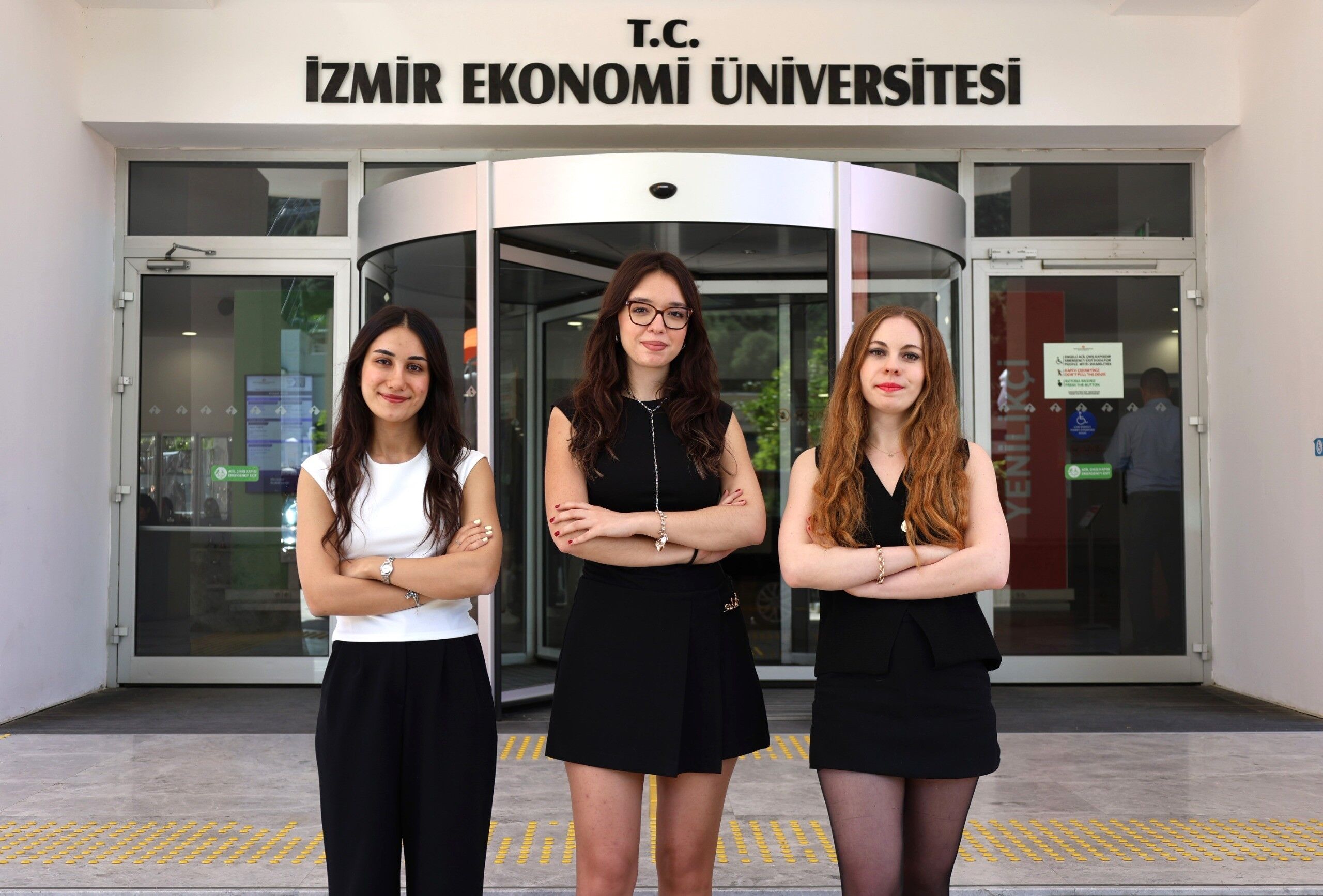 İzmir Ekonomi Üniversitesi Hukuk Fakültesi Öğrencileri, Comparena Rekabet Hukuku Yarışması’nda Ikinci Olarak Hem Yazılı Hem Sözlü Aşamada Başarı Gösterdi (3)