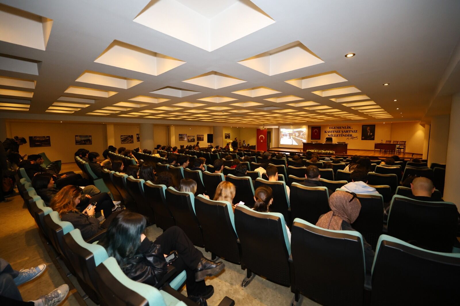 İzmir Yüksek Teknoloji Enstitüsü Öğrencileri Efes Selçuk’ta Iki Gün Süren Incelemelerde Kenti Yerinde Gözlemleyip 8600 Yıllık Tarihi Öğrendi Aldı (2)