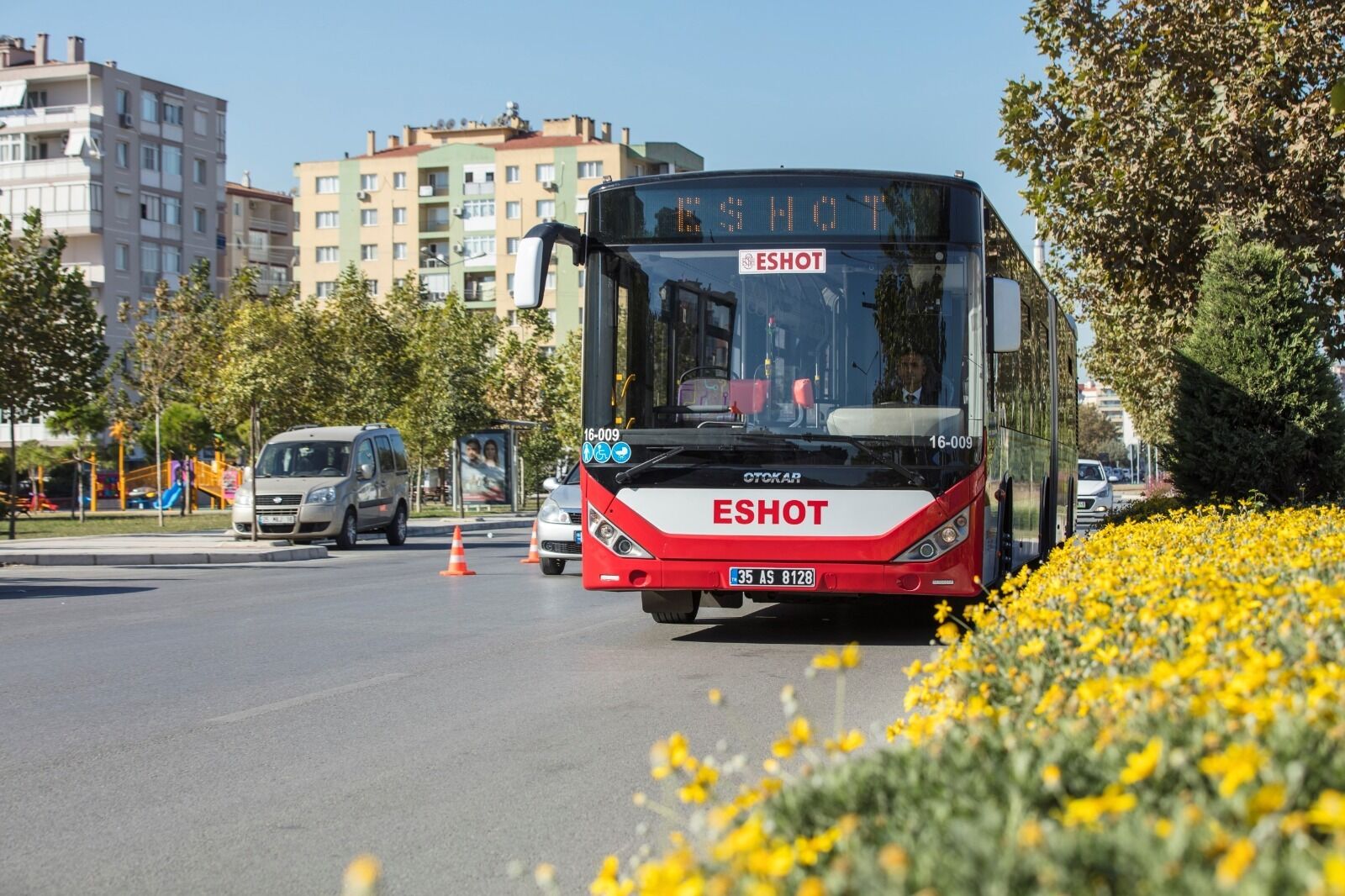 İzmir’de Mezarlıklara Özel Otobüs Hatları Kuruldu (1)