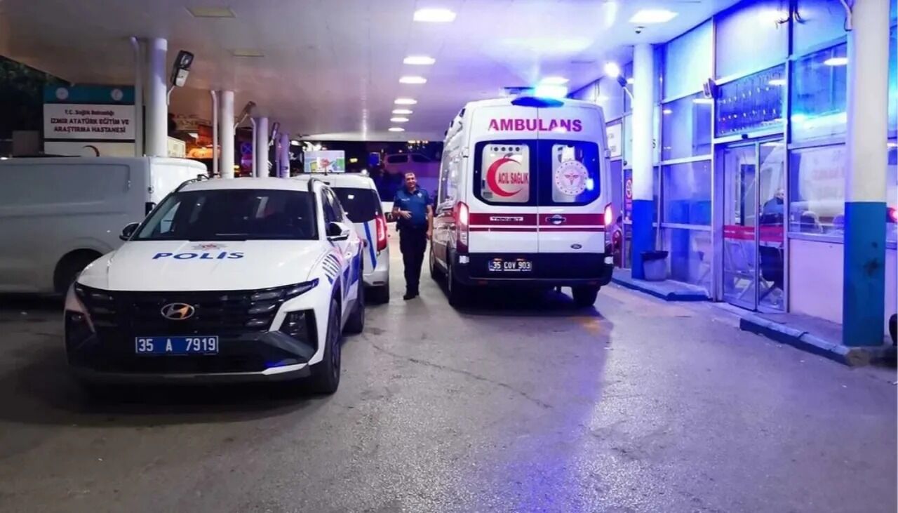 İzmir'de Okul Servisinin Altına Kaçan Topunu Almak Isteyen 6 Yaşındaki Çocuk, Hareket Eden Aracın Altında Kaldı. Hastaneye Kaldırılan Çocuk Tüm Müdahalelere Rağmen Hayatını Kaybetti-1