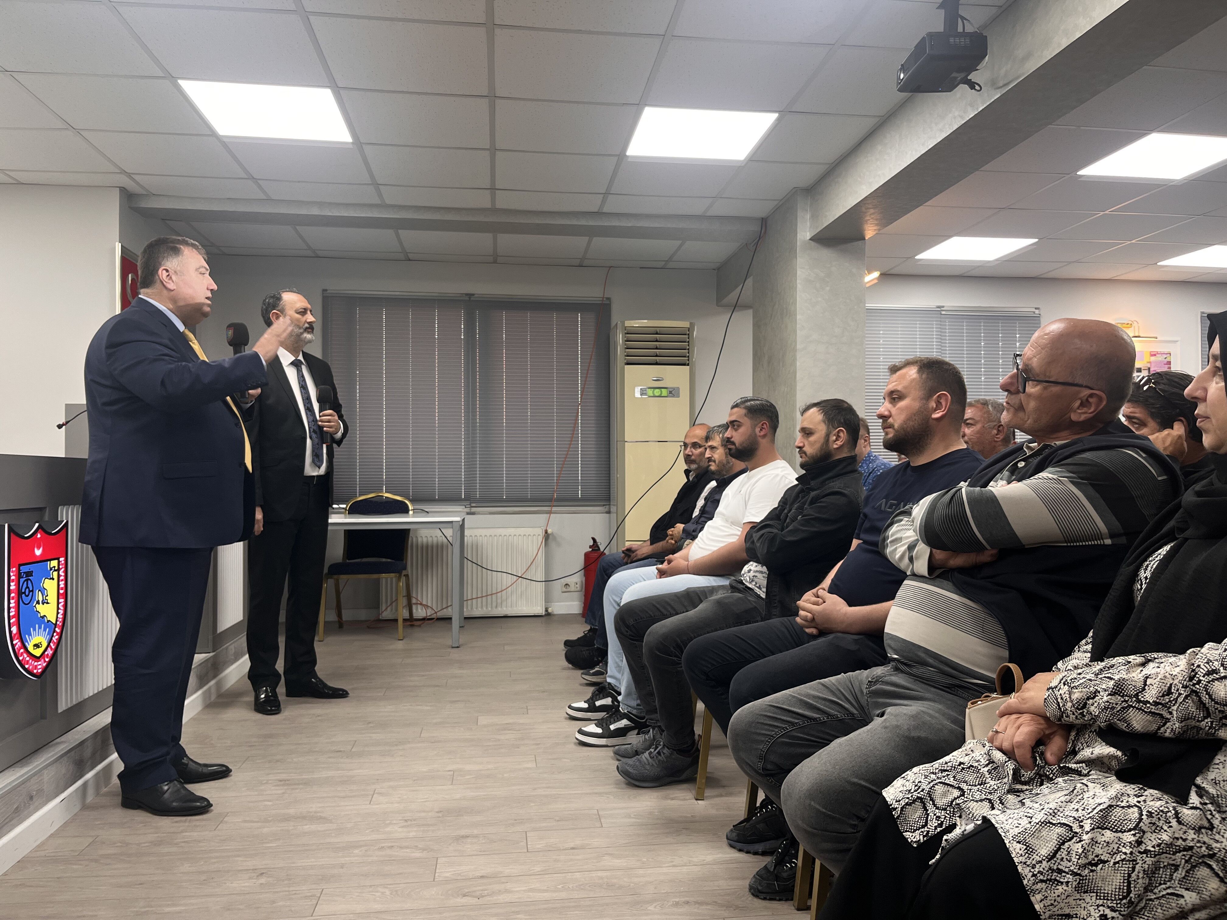 İzmir’de Taksicilikte Yeni Dönem Şoförlere Kapsamlı Eğitim Programı Başlatıldı (4)