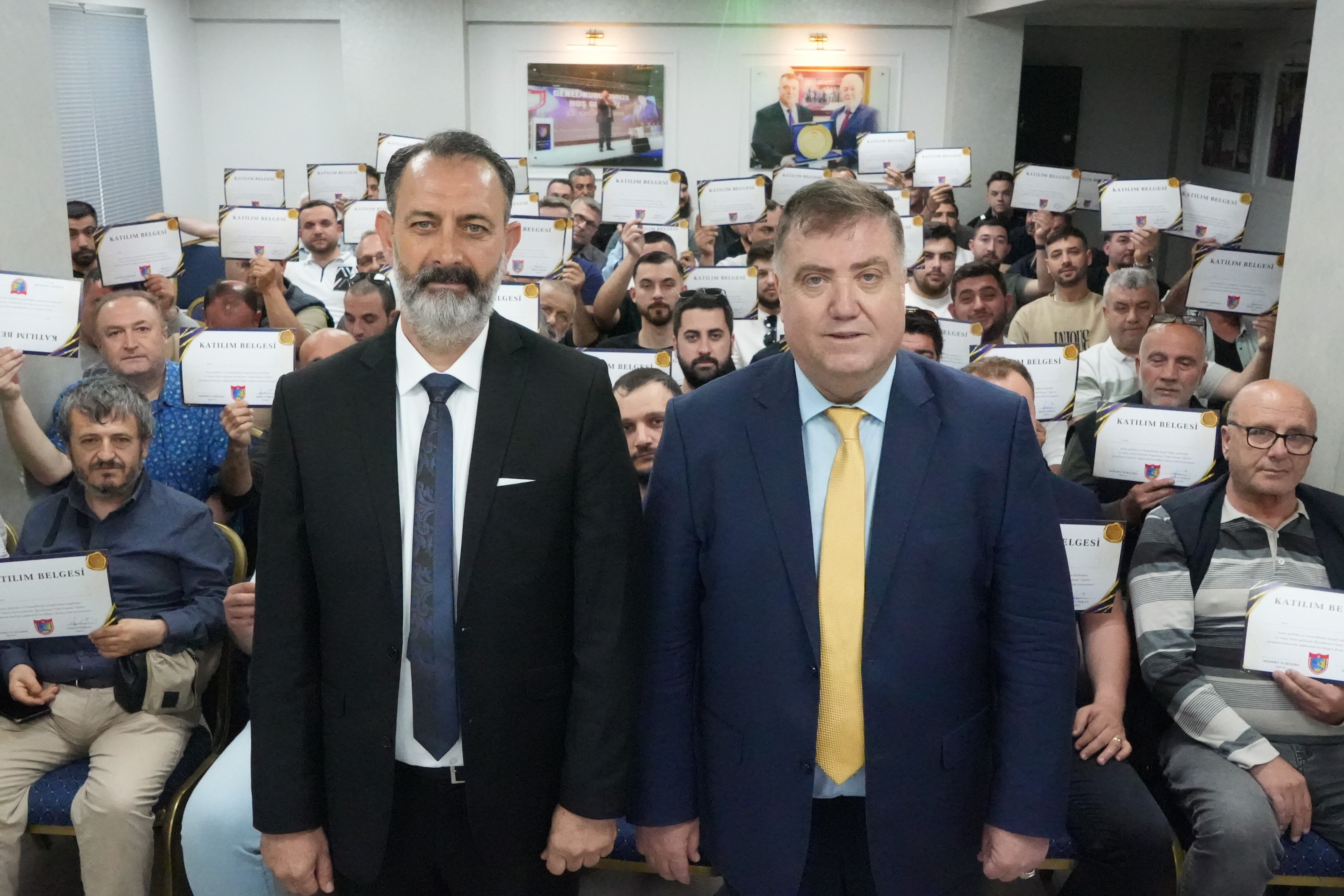 İzmir’de Taksicilikte Yeni Dönem Şoförlere Kapsamlı Eğitim Programı Başlatıldı (5)