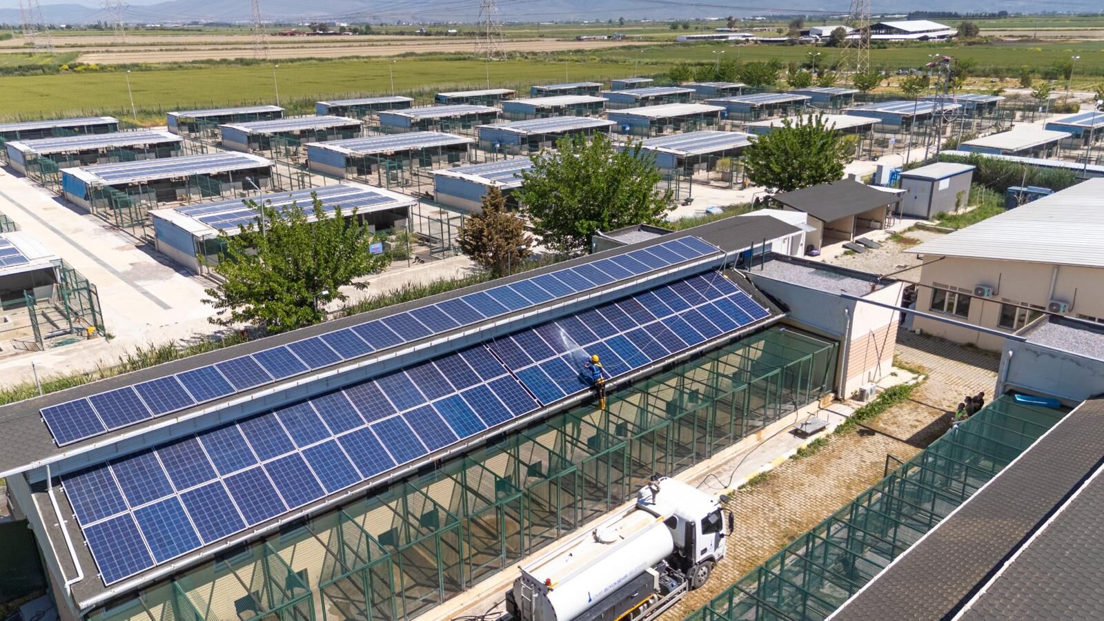 İzmir’de Yağmur Suyu Güneş Panelleri Için Kullanılacak (2)