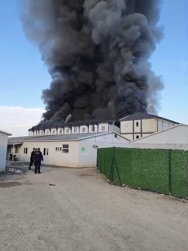 Kahramanmaraş’ta Konteyner Kent Içerisinde Yer Alan 3 Katlı Şantiye Binasında Çıkan Yangın Faciaya Neden Oldu (3)