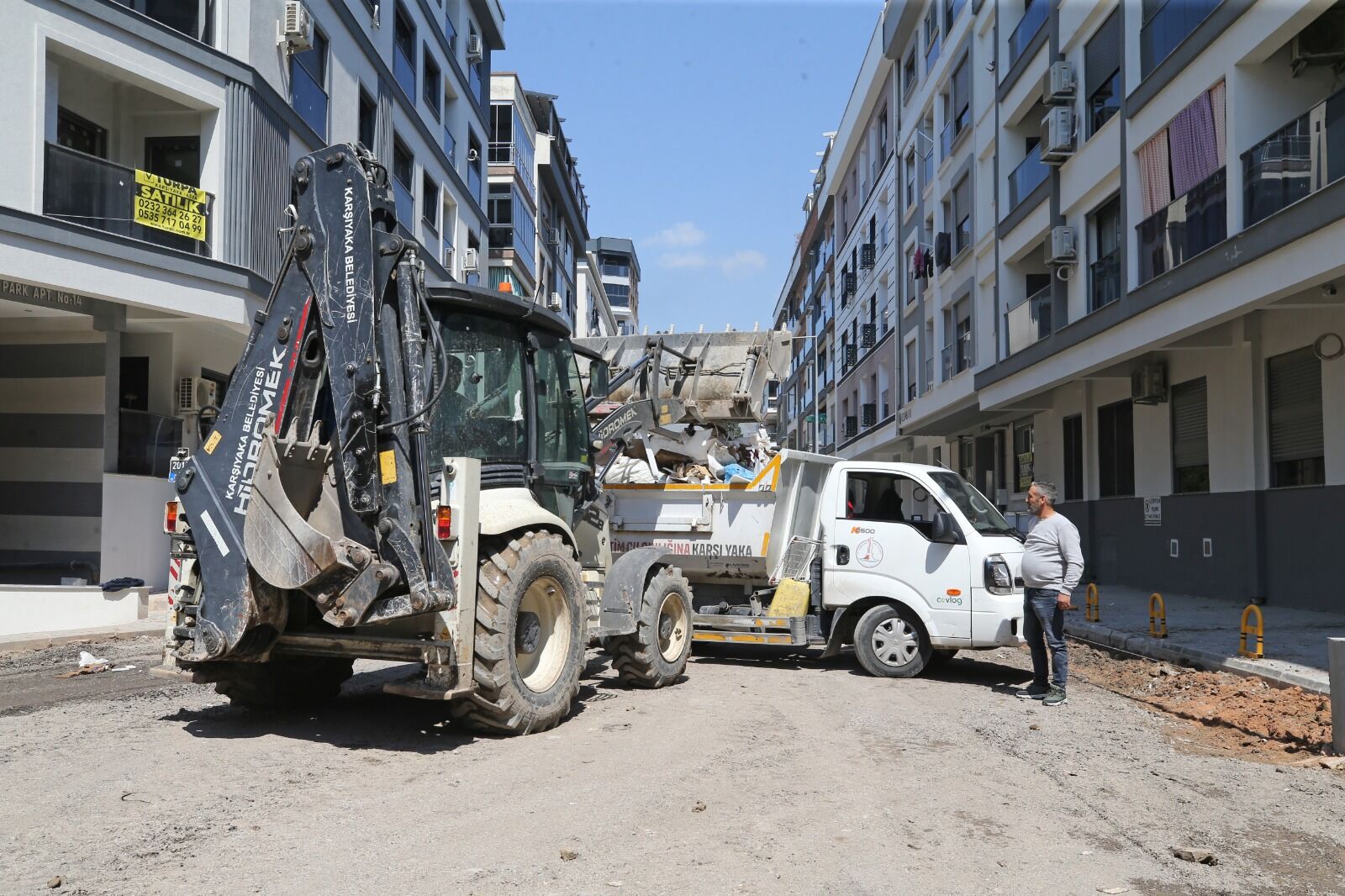 Karşıyaka Belediyesi, Ilçe Genelinde Asfalt Yama, Parke Ve Yol Yenileme Çalışmalarını Sürdürüyor. Son Üç Ayda Binlerce Metrekare Alanda Bakım Yapıldı (4)
