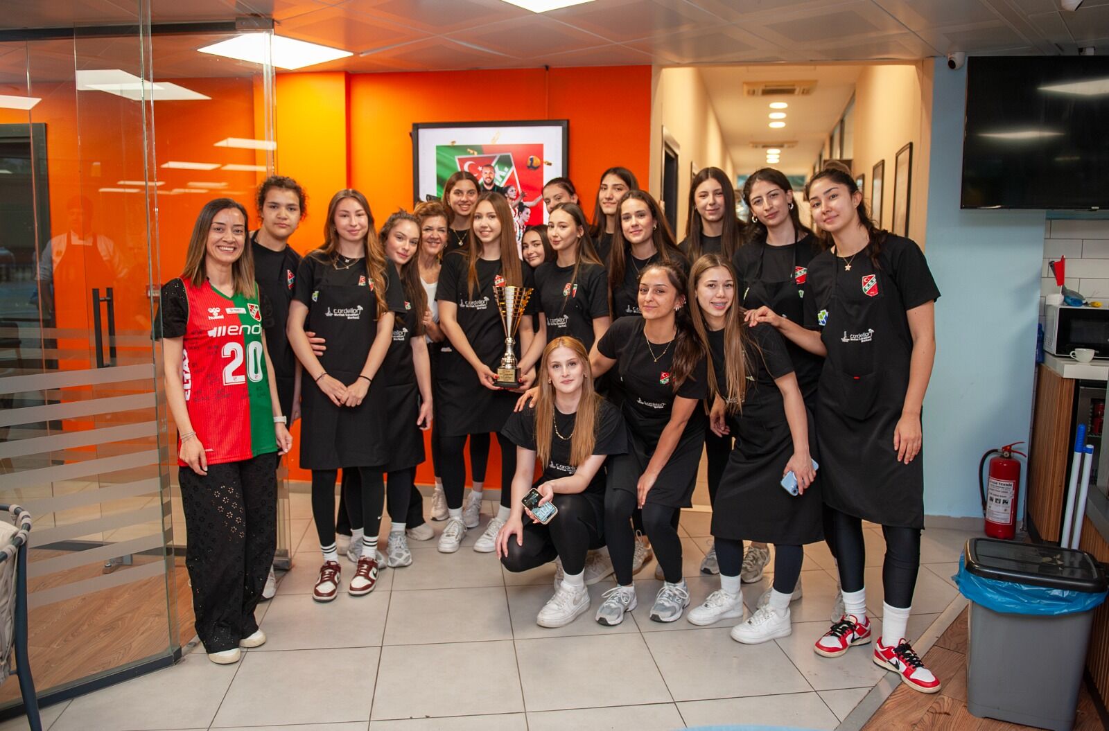 Karşıyaka Spor Kulübü Genç Kızlar Voleybol Takımı, (1)