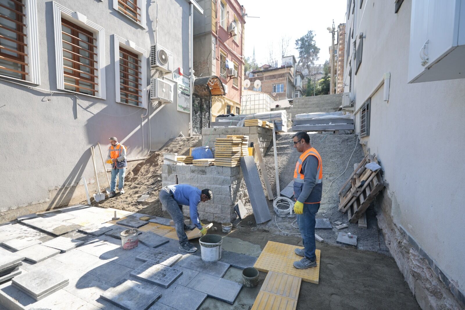 Konak Belediyesi Ekiplerinin Varyant Bölgesinde Yürüttüğü Çalışmalarla 412 Sokak Baştan Sona Yenilendi, Sokağa Komşu Atıl Durumdaki Boş Alan Ise Yeşil Bir Yaşam Alanına Dönüştürüldü. (6)