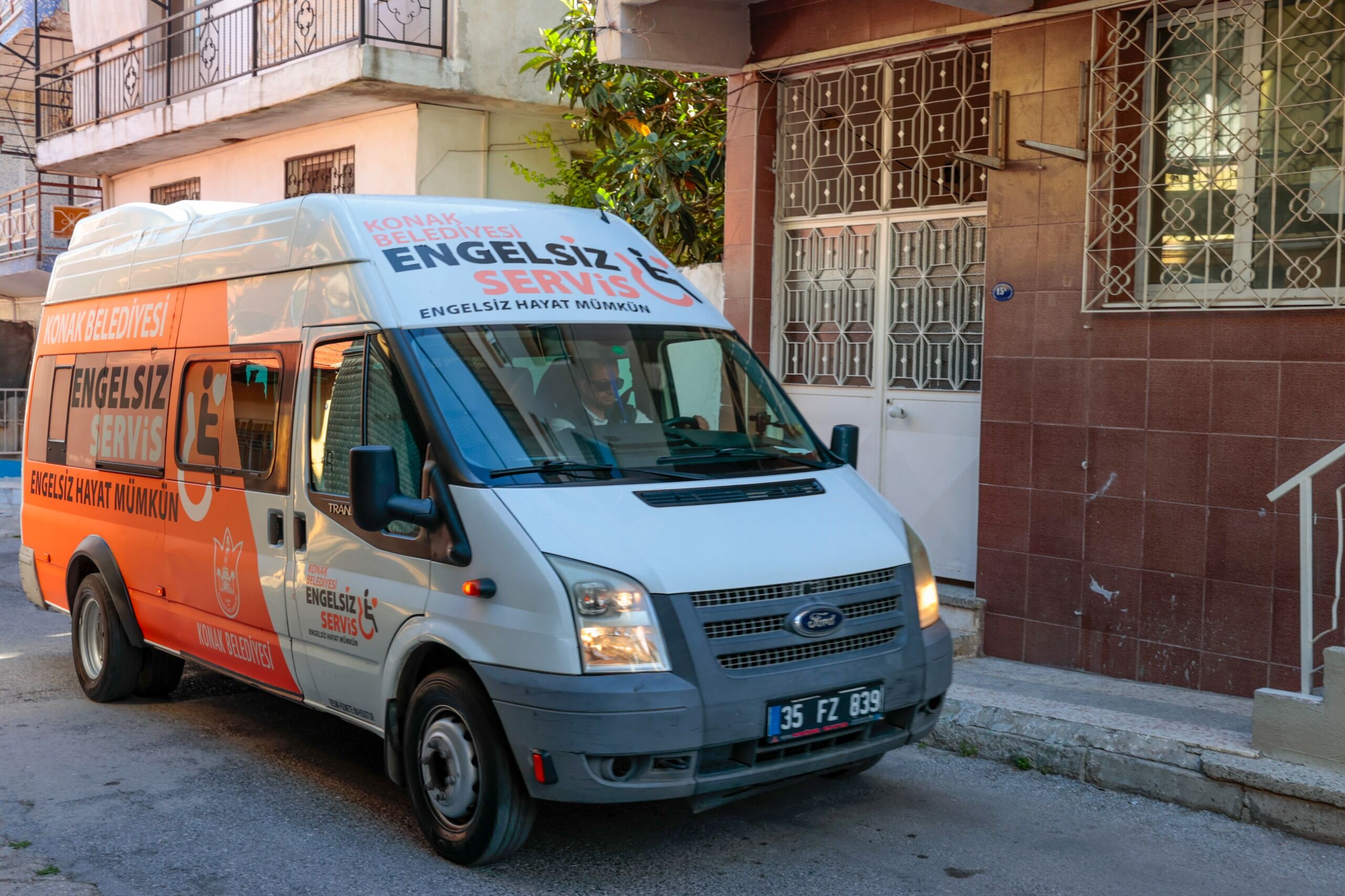 Konak’ın ‘Engelsiz Servis’i Yüzleri Güldürmeye Devam Ediyor (3)