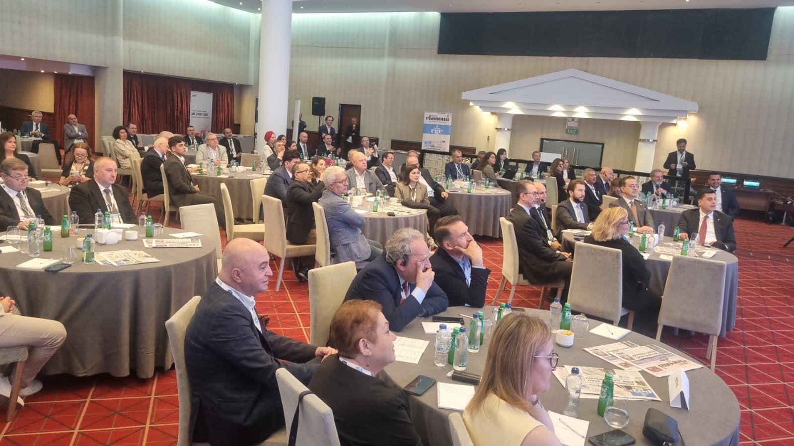 Kuşadası’nda “Dönüşen Liderlik Zirvesi” Başladı (3)