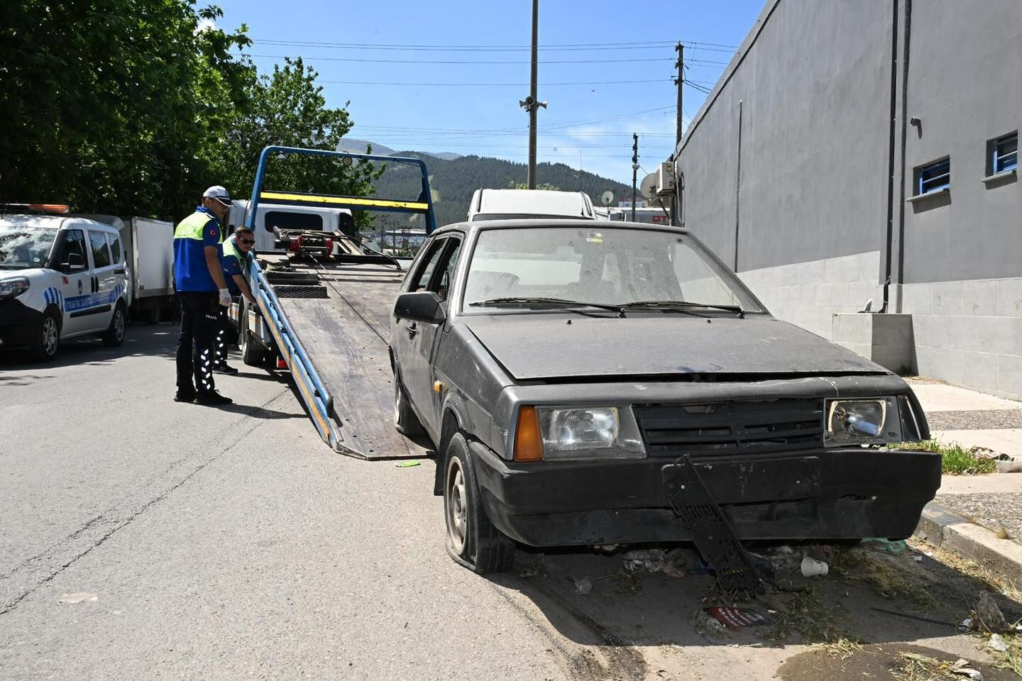 Manisa Sokakları Hurda Araçlardan Temizleniyor (2)