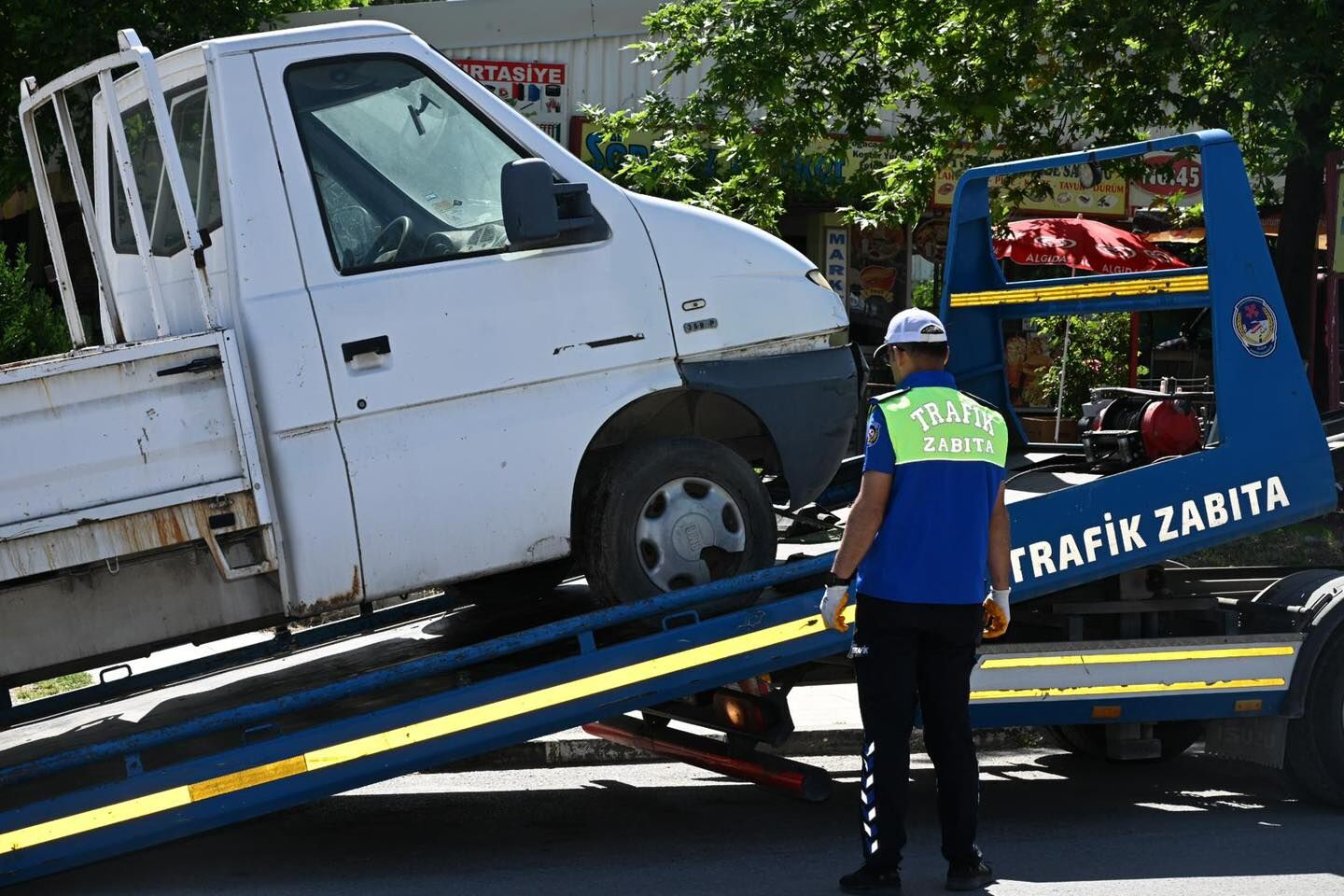 Manisa Sokakları Hurda Araçlardan Temizleniyor (4)