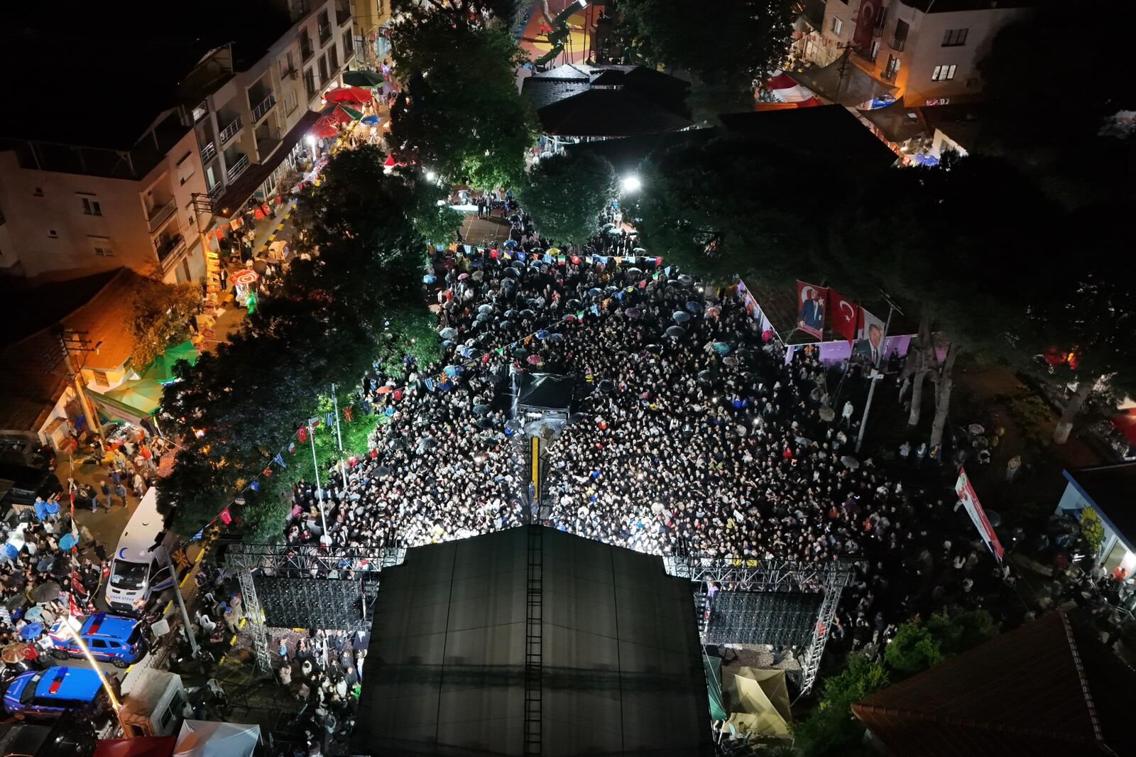 Menemen’de Düzenlenen 16. Uluslararası Emiralem Çilek Festivali, Ikinci Gününde De Yoğun Katılımla Sürdü. (4)