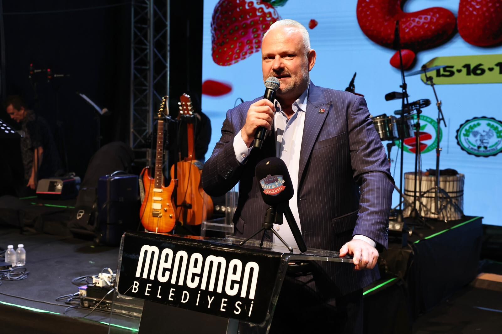 Menemen’de Düzenlenen 16. Uluslararası Emiralem Çilek Festivali, Ikinci Gününde De Yoğun Katılımla Sürdü. (6)