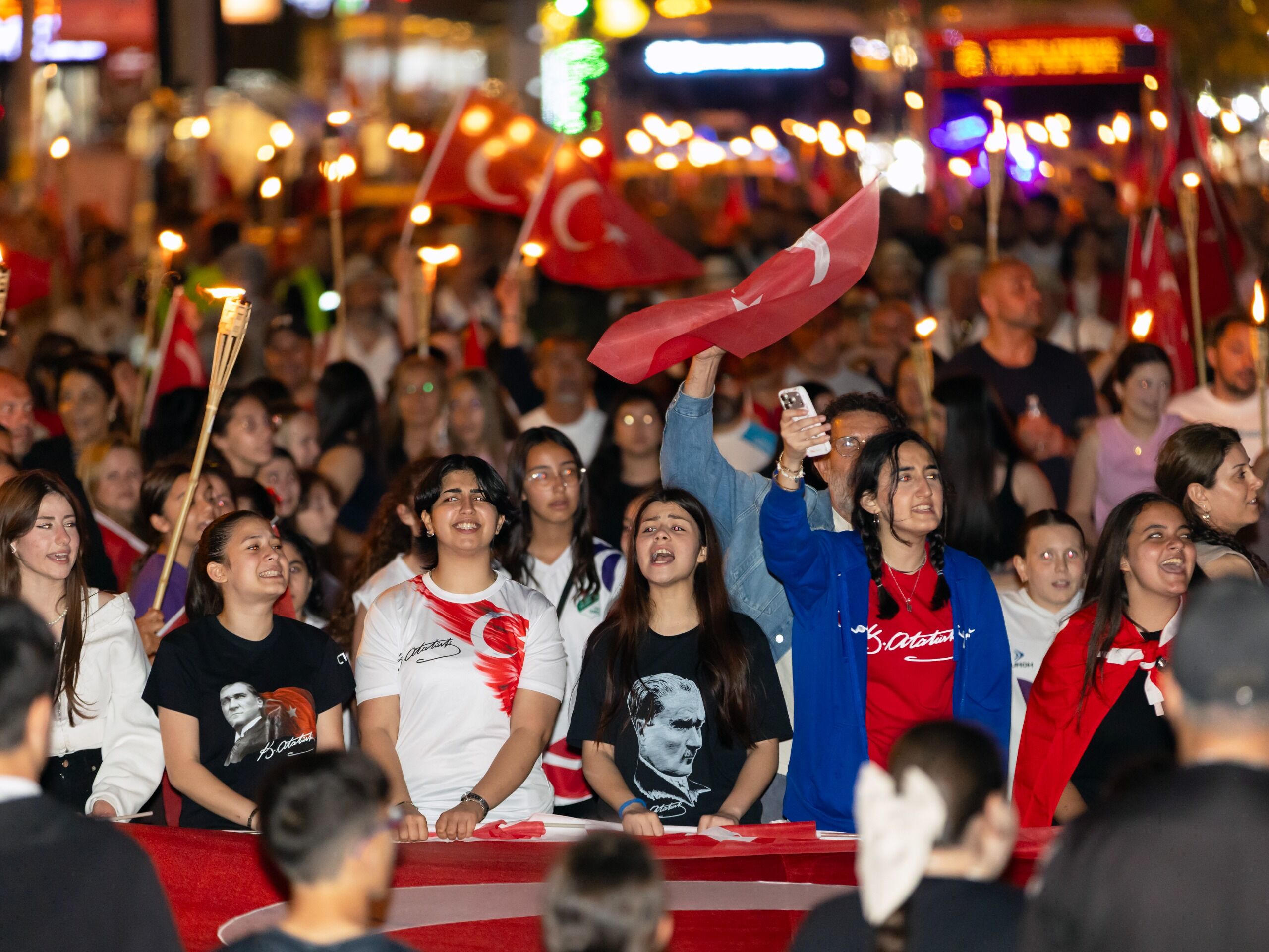 Narlıdere, Atatürk’ü Anma, Gençlik Ve Spor Bayramı’nı 19 Mayıs Korteji Ve Fener Alayı Ile Coşkulu Bir Şekilde Kutladı (5)