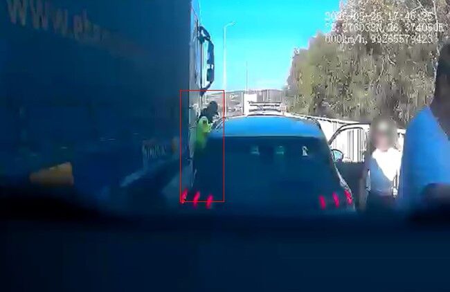 Otoyolda Yardım Ederken Ölümle Burun Buruna Geldi (1)