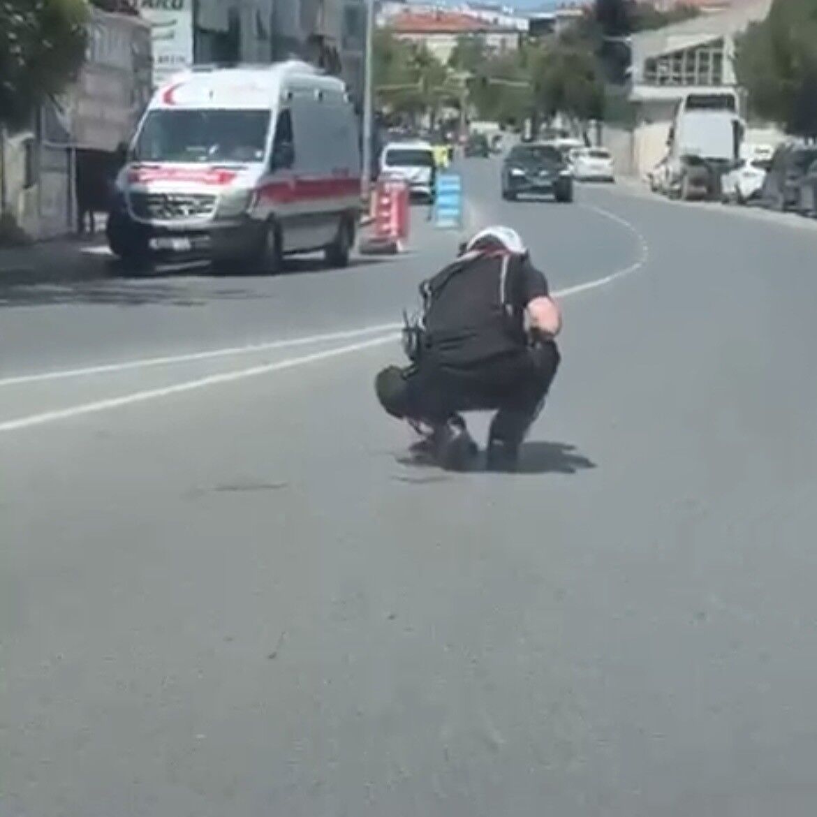 Polis Değil ‘Şefkat’ Elçisi Yaralı Kediyi Ölüme Terk Etmediler! (1)