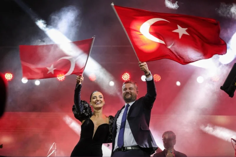 Şarkıcı Sevcan Orhan Ile Görkem Duman Nişanlandı (1)