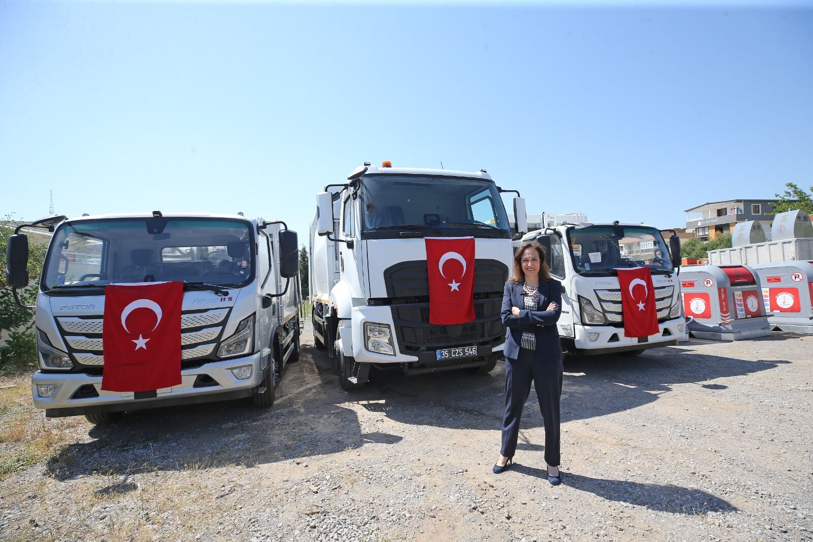 Temizlik Hizmetlerinin Hızını Ve Verimliliğini Artırmak Amacıyla Araç Filosunu Üç Yeni Çöp Kamyonuyla Güçlendirdi. (4)