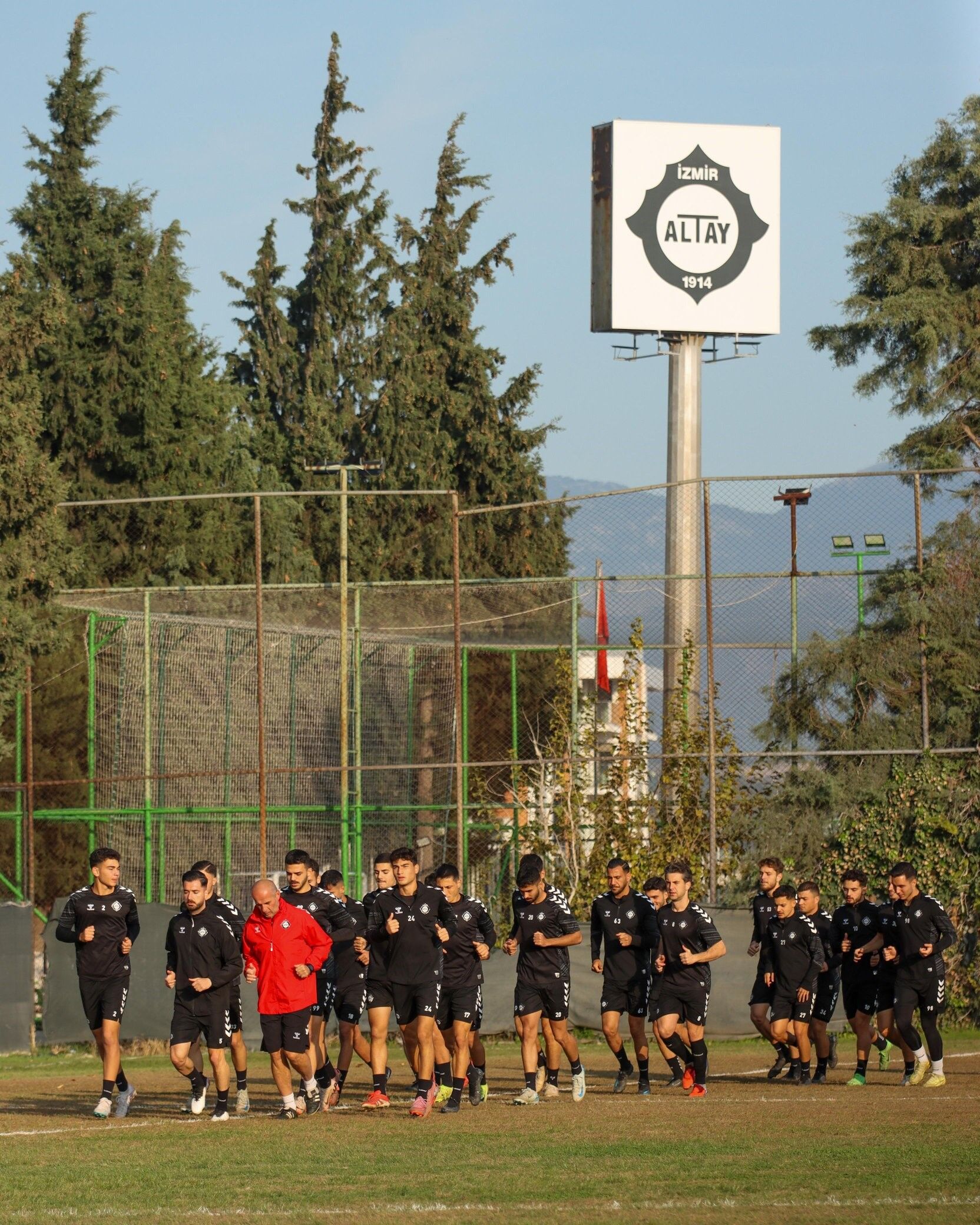Trendyol Süper Lig’de Sezonun Sona Ermesiyle Birlikte Göztepe Yeni Sezon Planlamaları Kapsamında Transfer Çalışmalarını Hızlandırdı. (1)